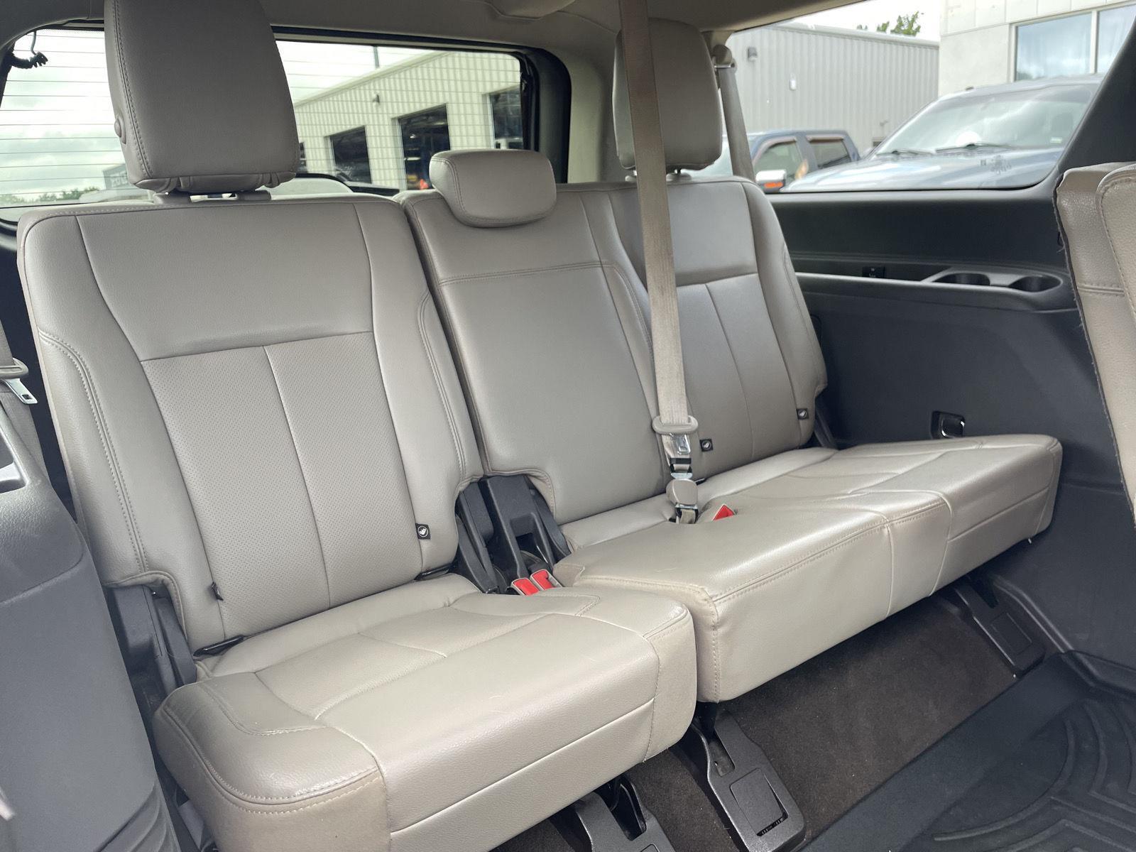 Vehicle photo 27