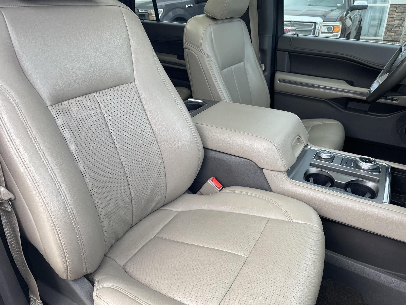 Vehicle photo 30