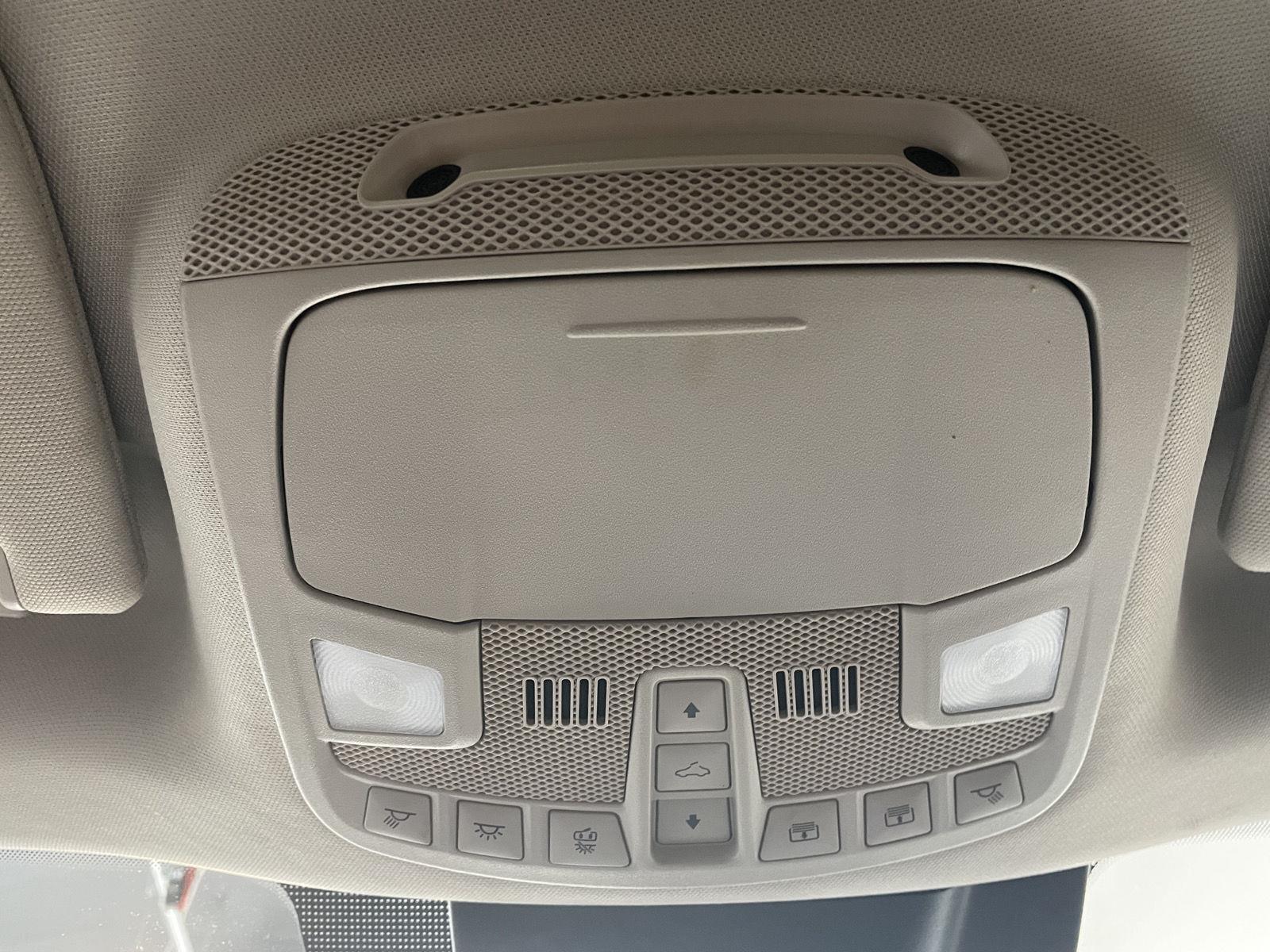 Vehicle photo 31
