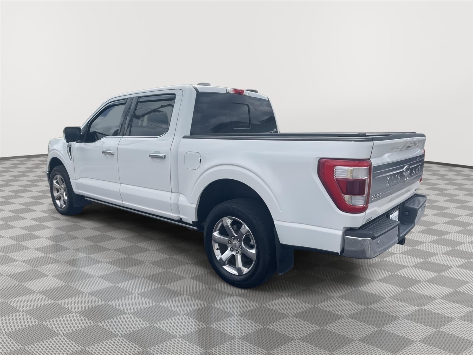 Vehicle photo 4