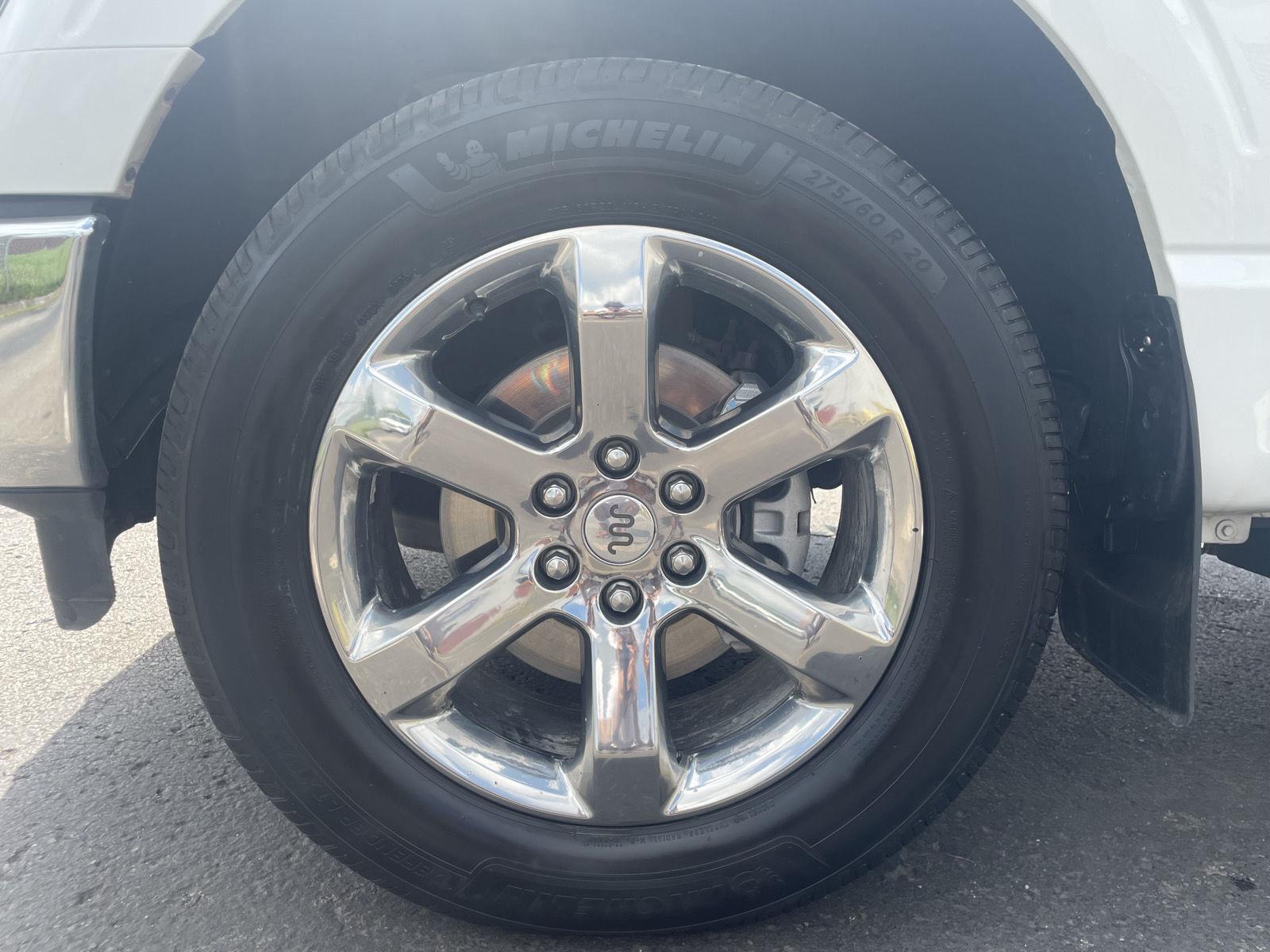 Vehicle photo 11