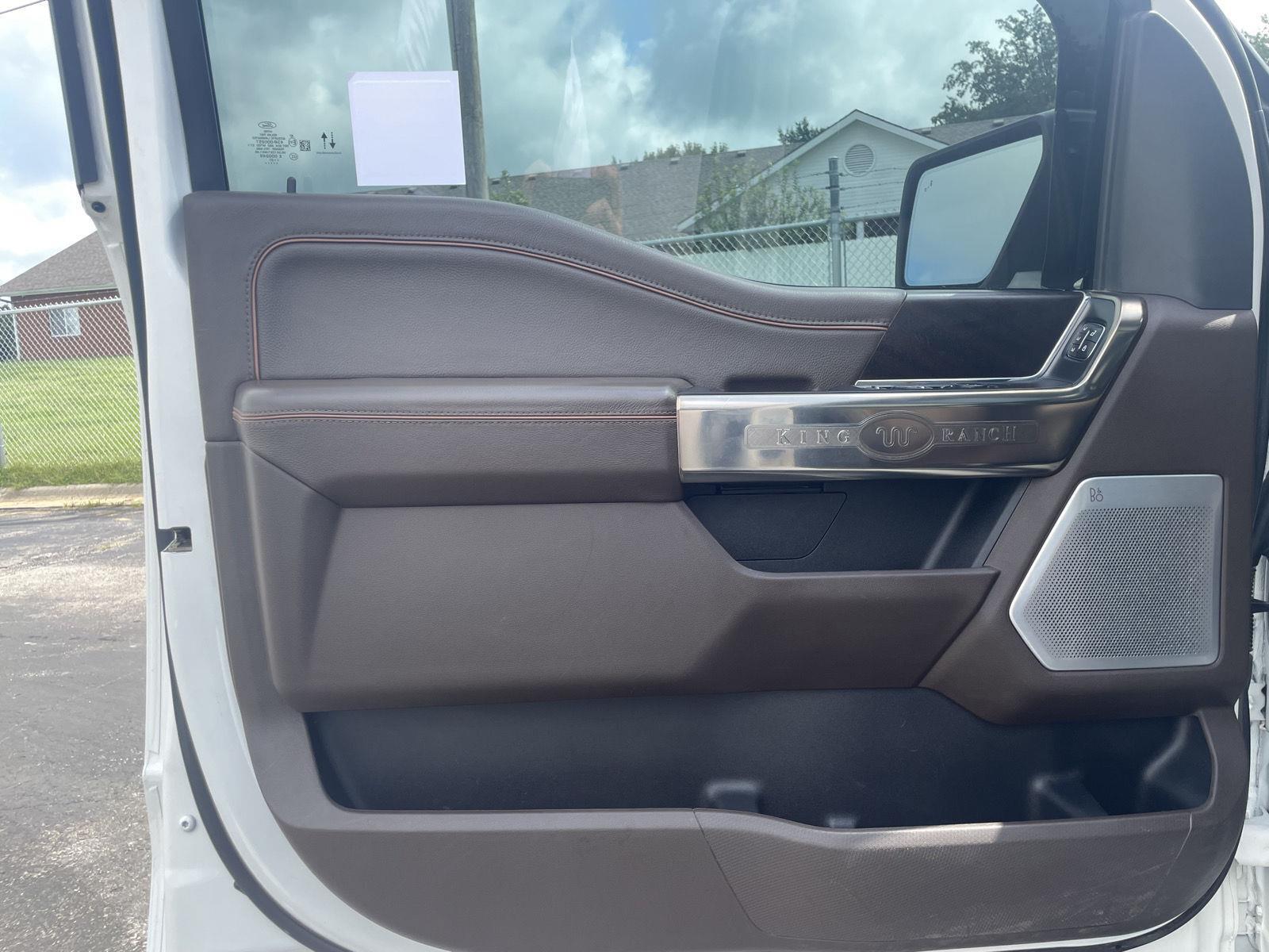 Vehicle photo 13