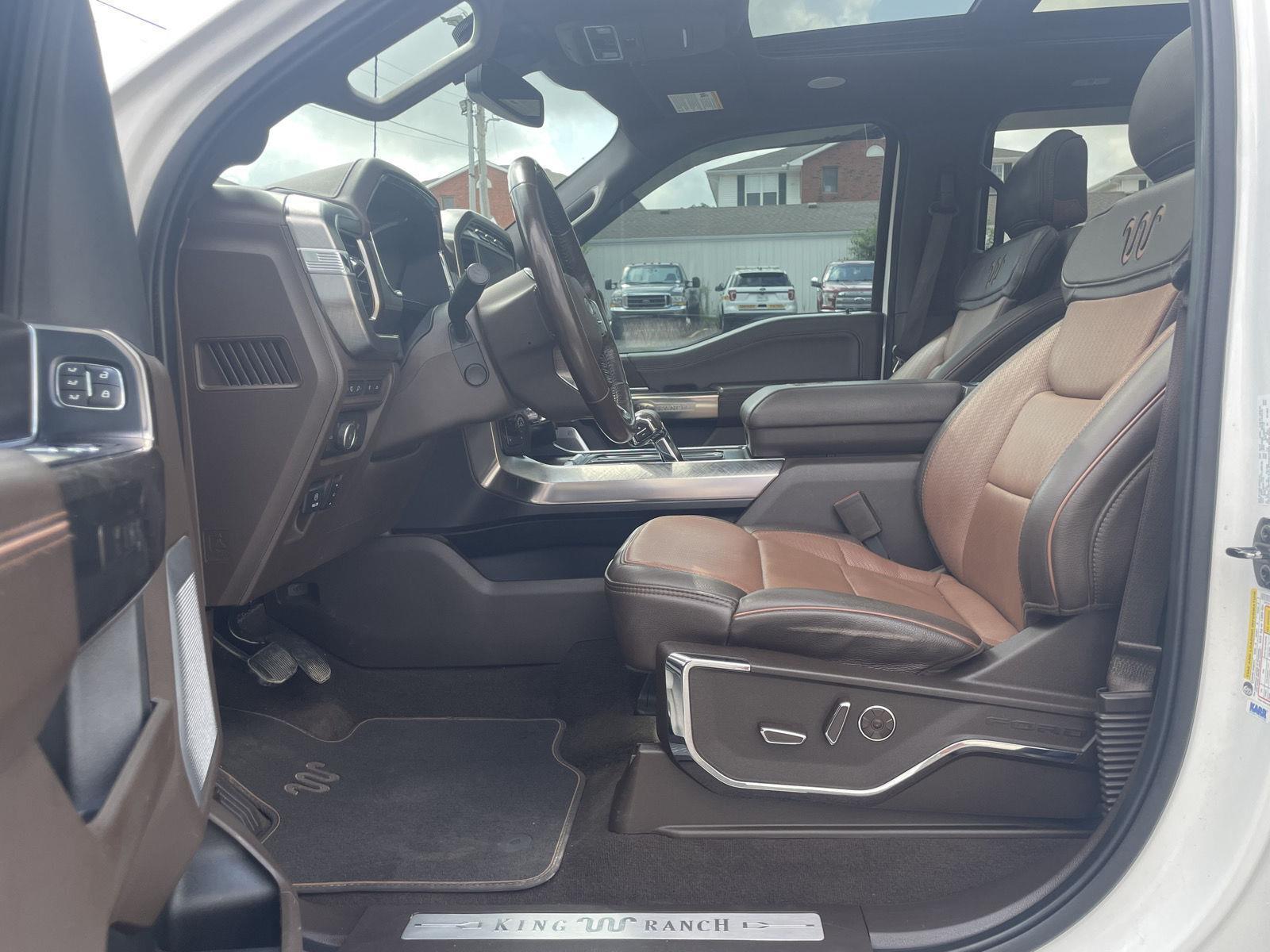 Vehicle photo 14