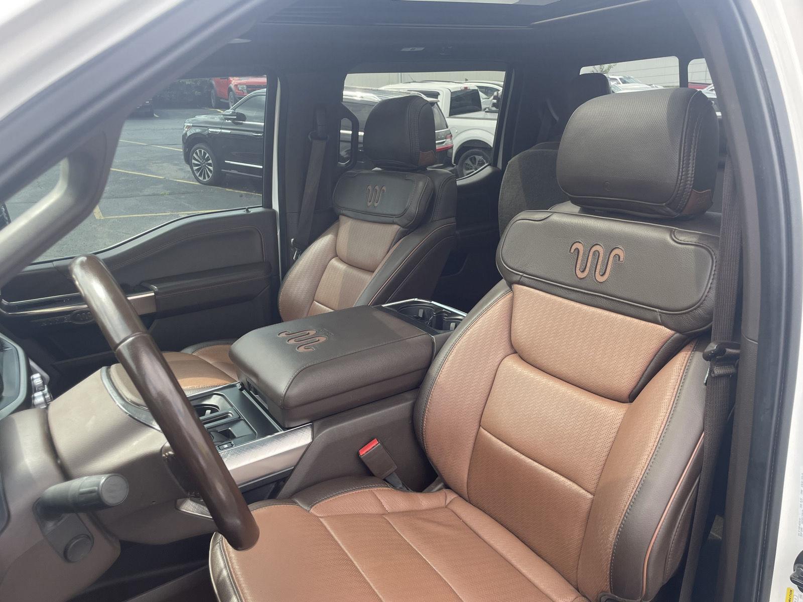 Vehicle photo 15