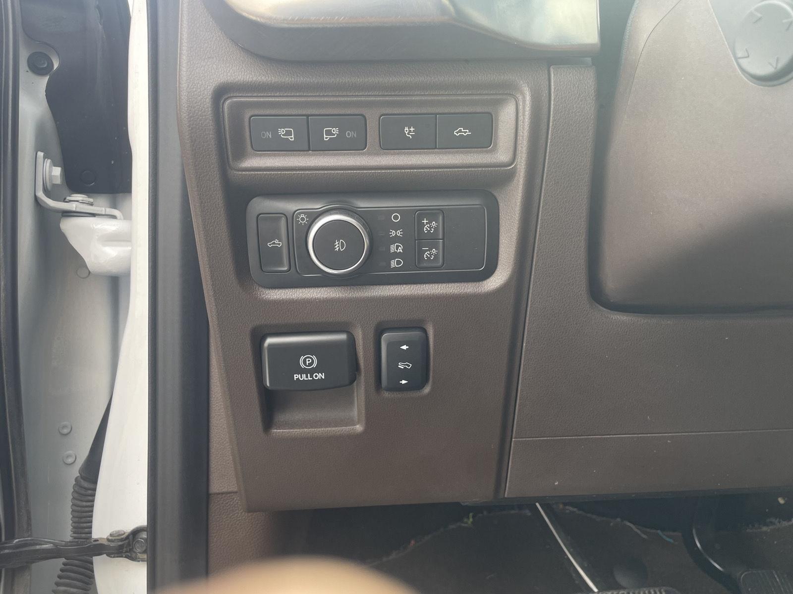 Vehicle photo 16