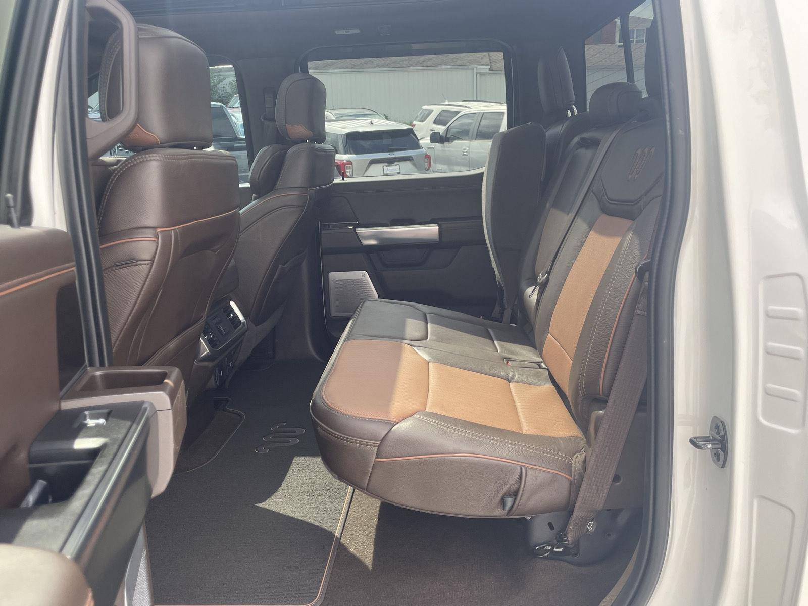 Vehicle photo 18