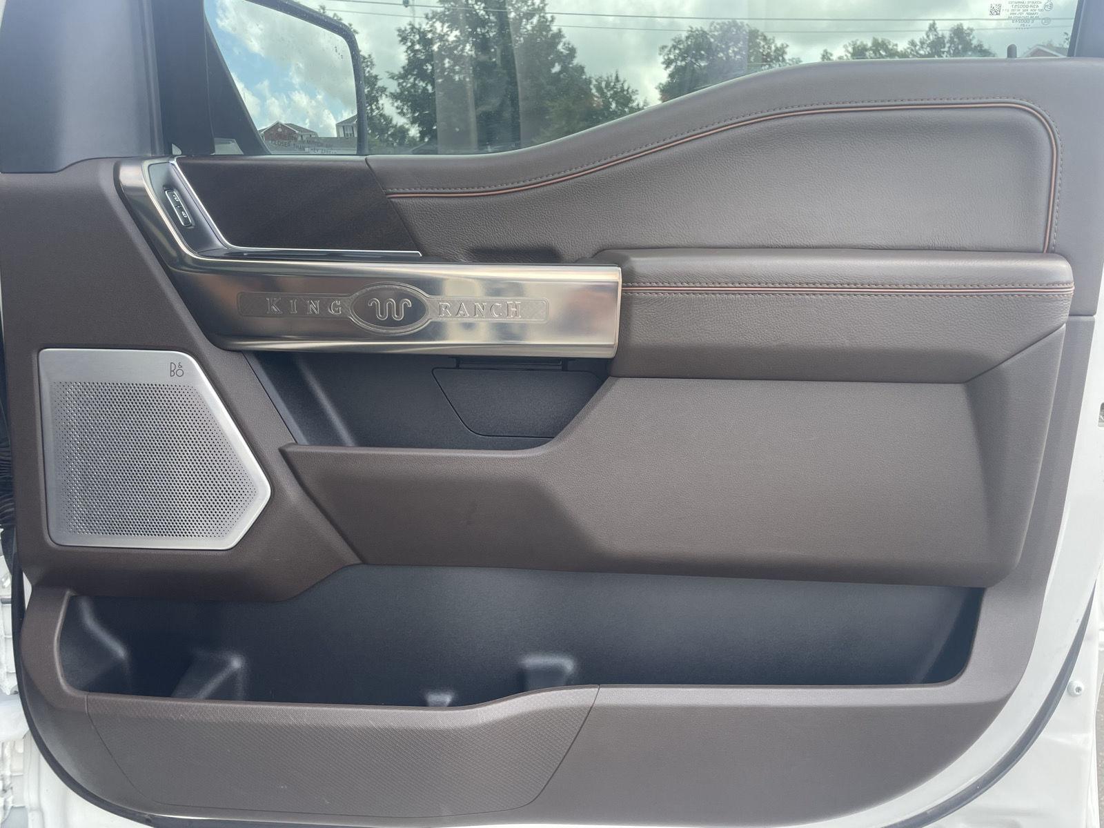 Vehicle photo 21