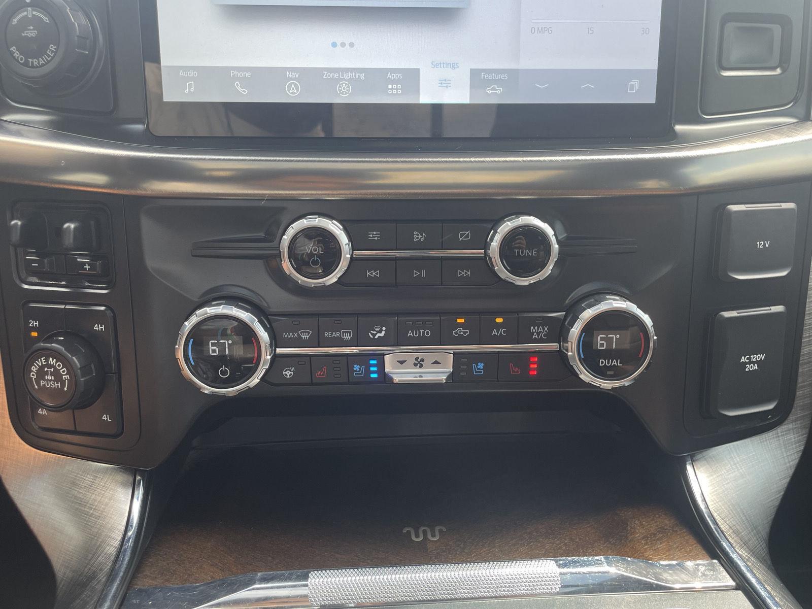Vehicle photo 26