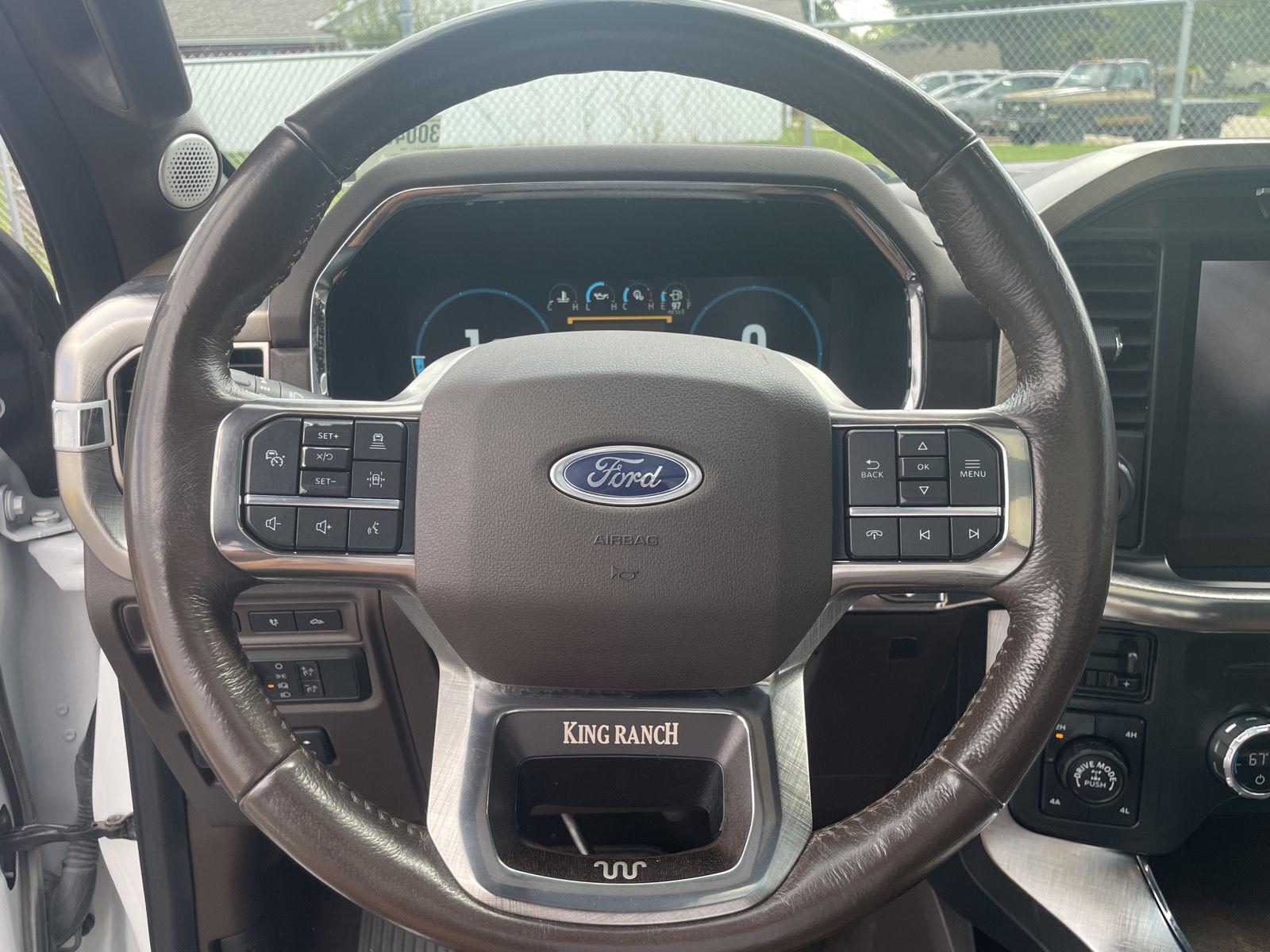 Vehicle photo 28