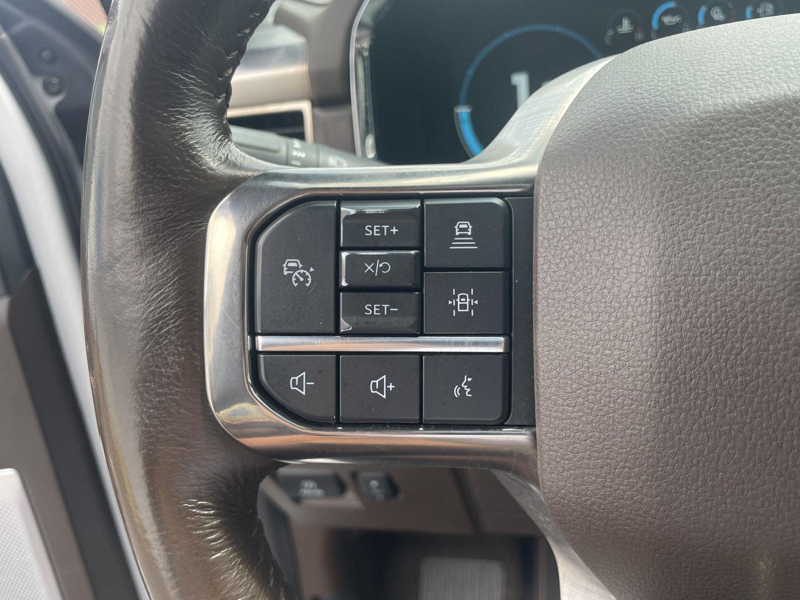 Vehicle photo 30
