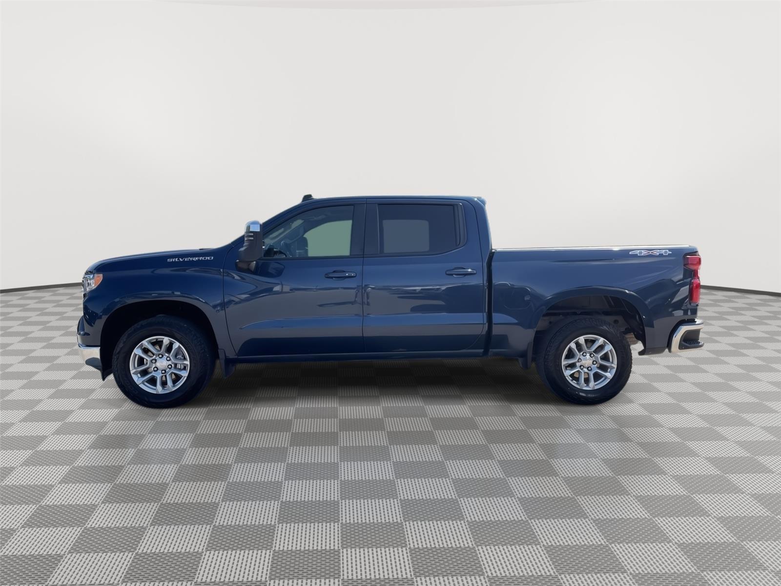 Vehicle photo 2