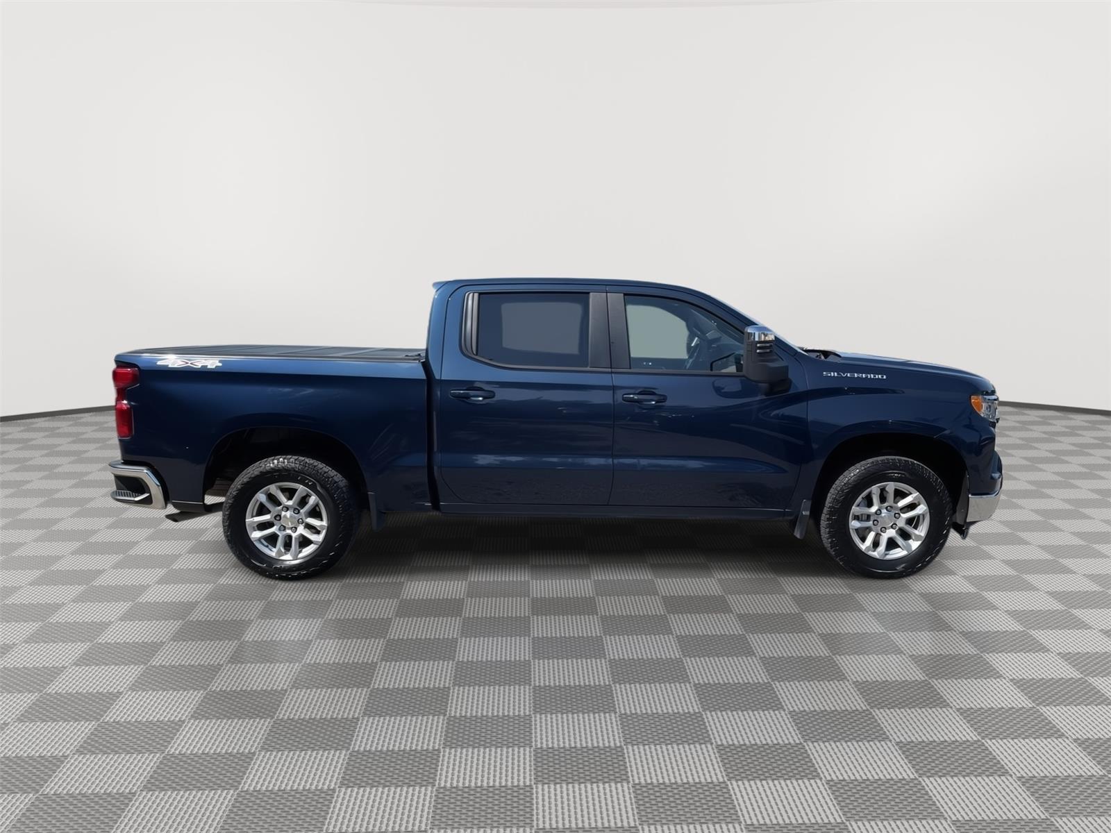 Vehicle photo 6