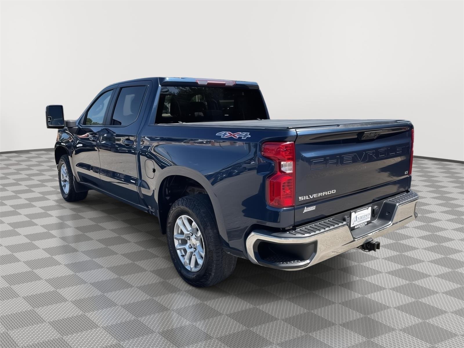 Vehicle photo 9