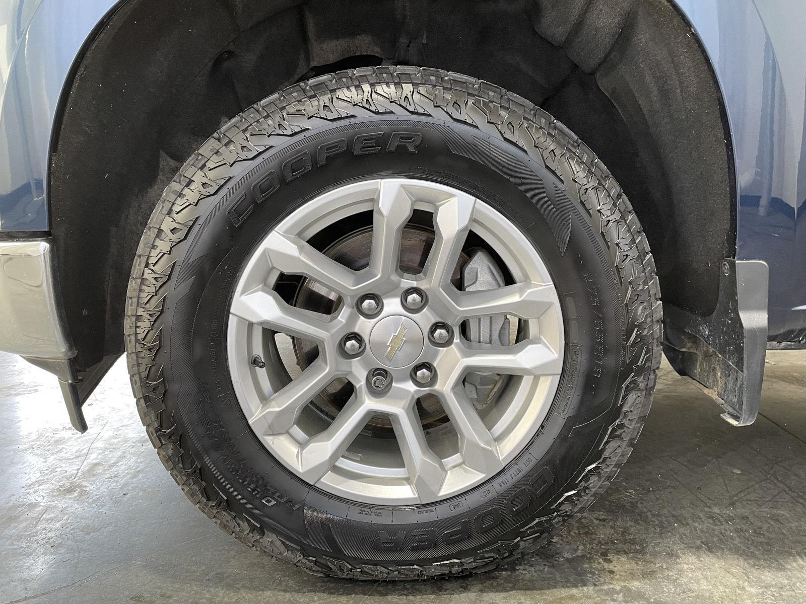 Vehicle photo 10