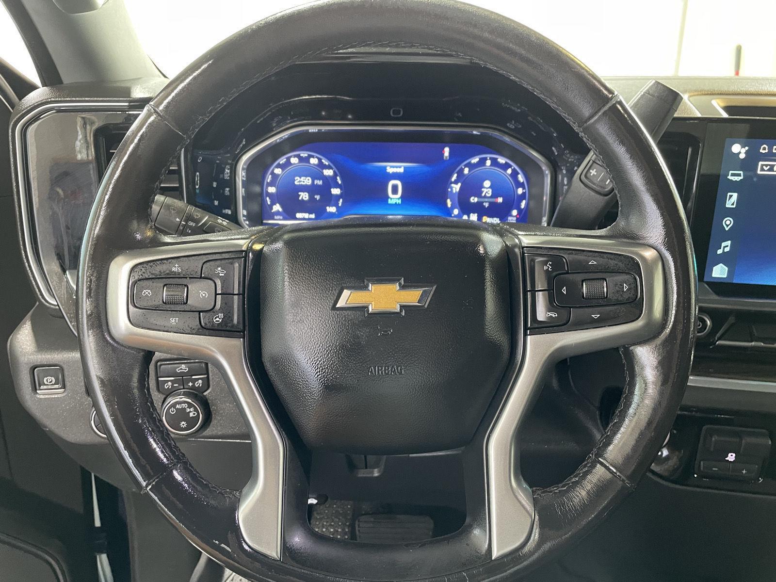 Vehicle photo 12