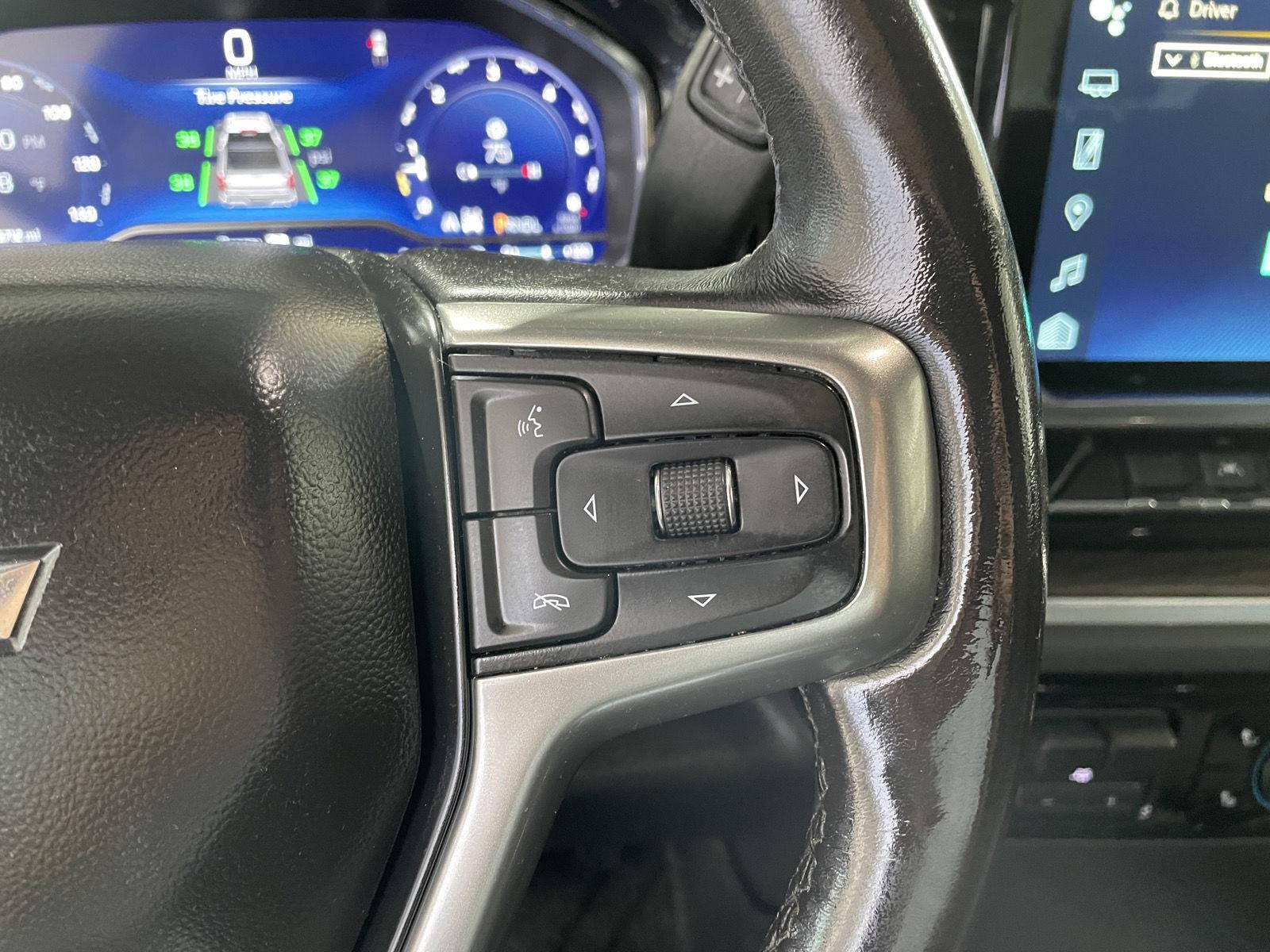 Vehicle photo 15
