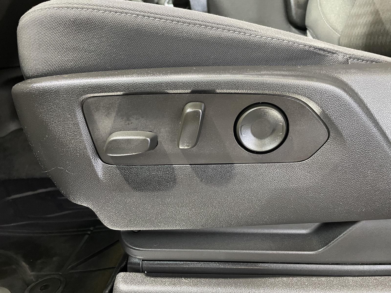 Vehicle photo 20