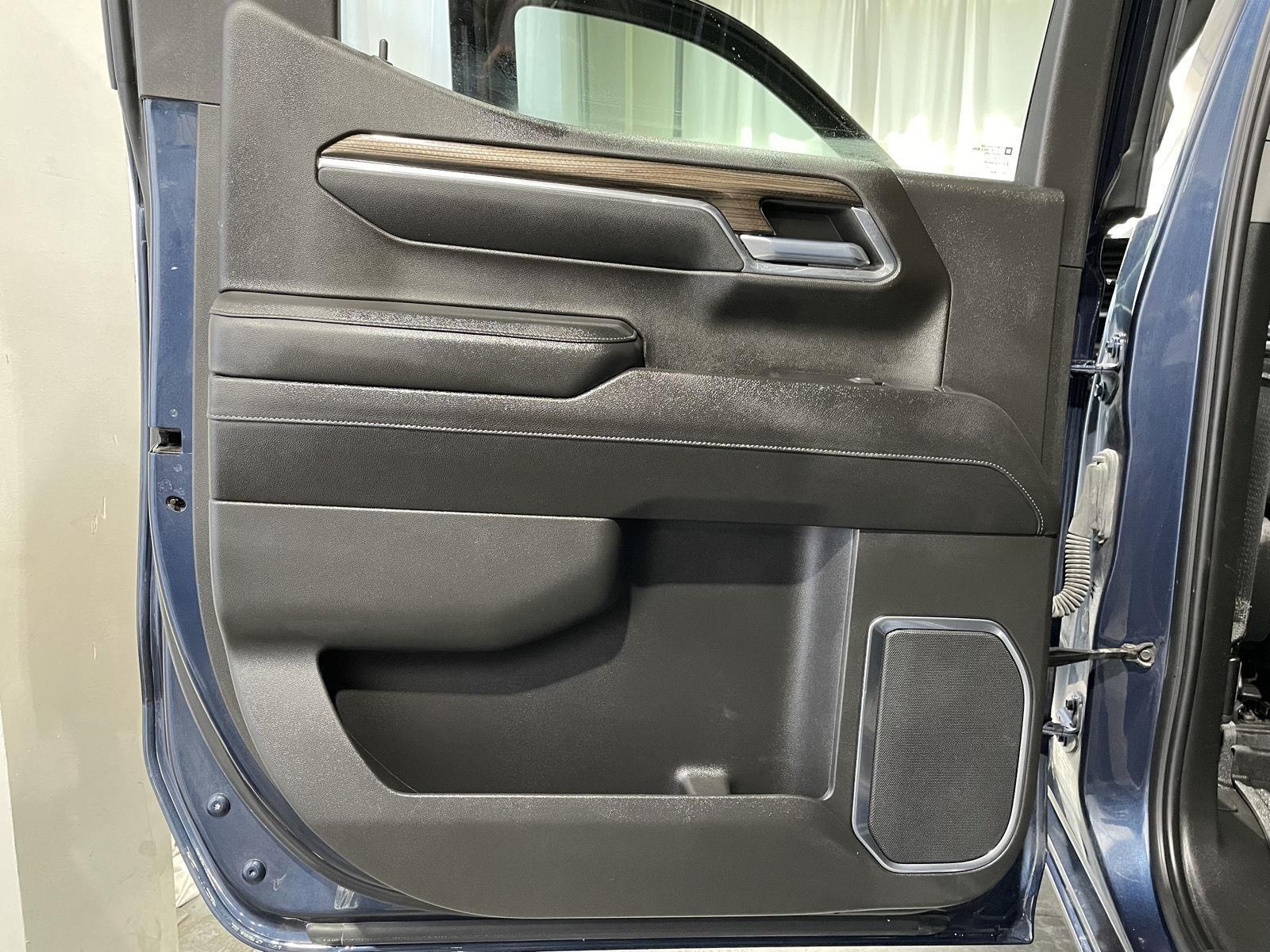 Vehicle photo 21