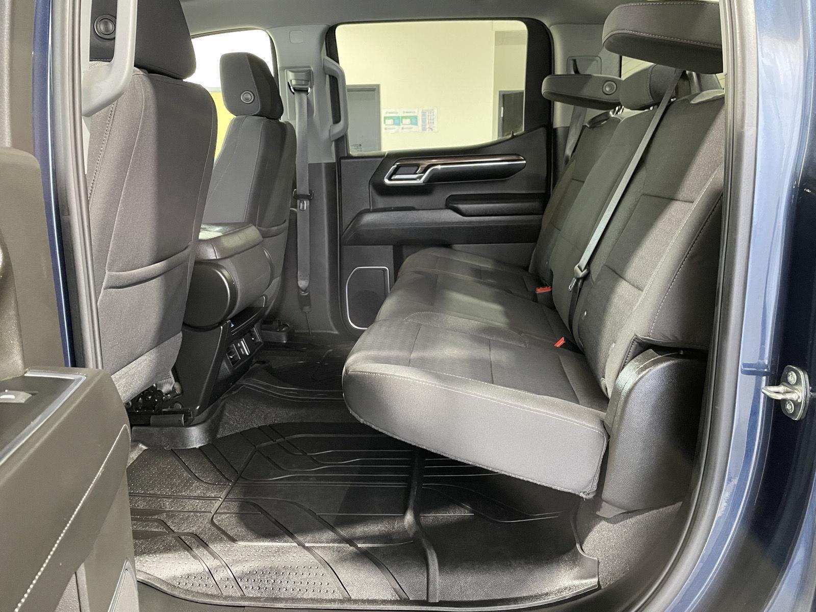 Vehicle photo 22