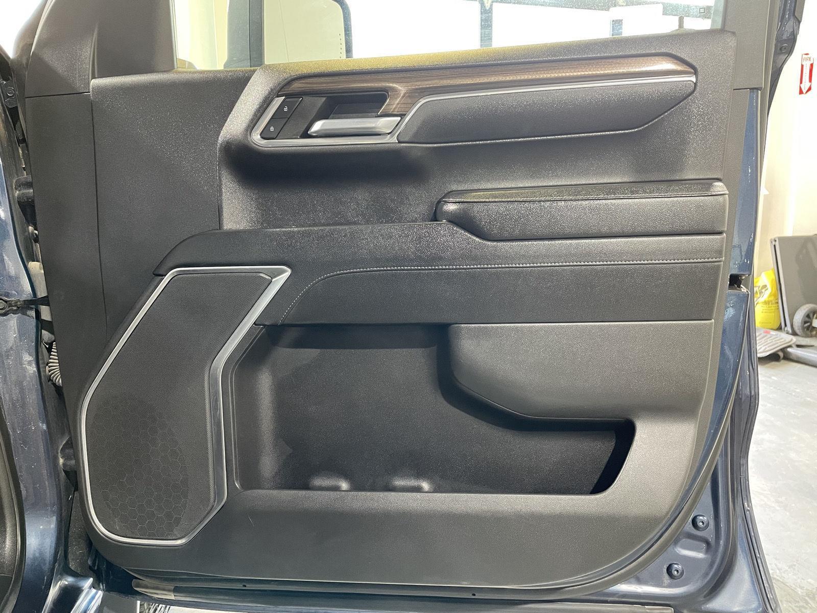 Vehicle photo 23