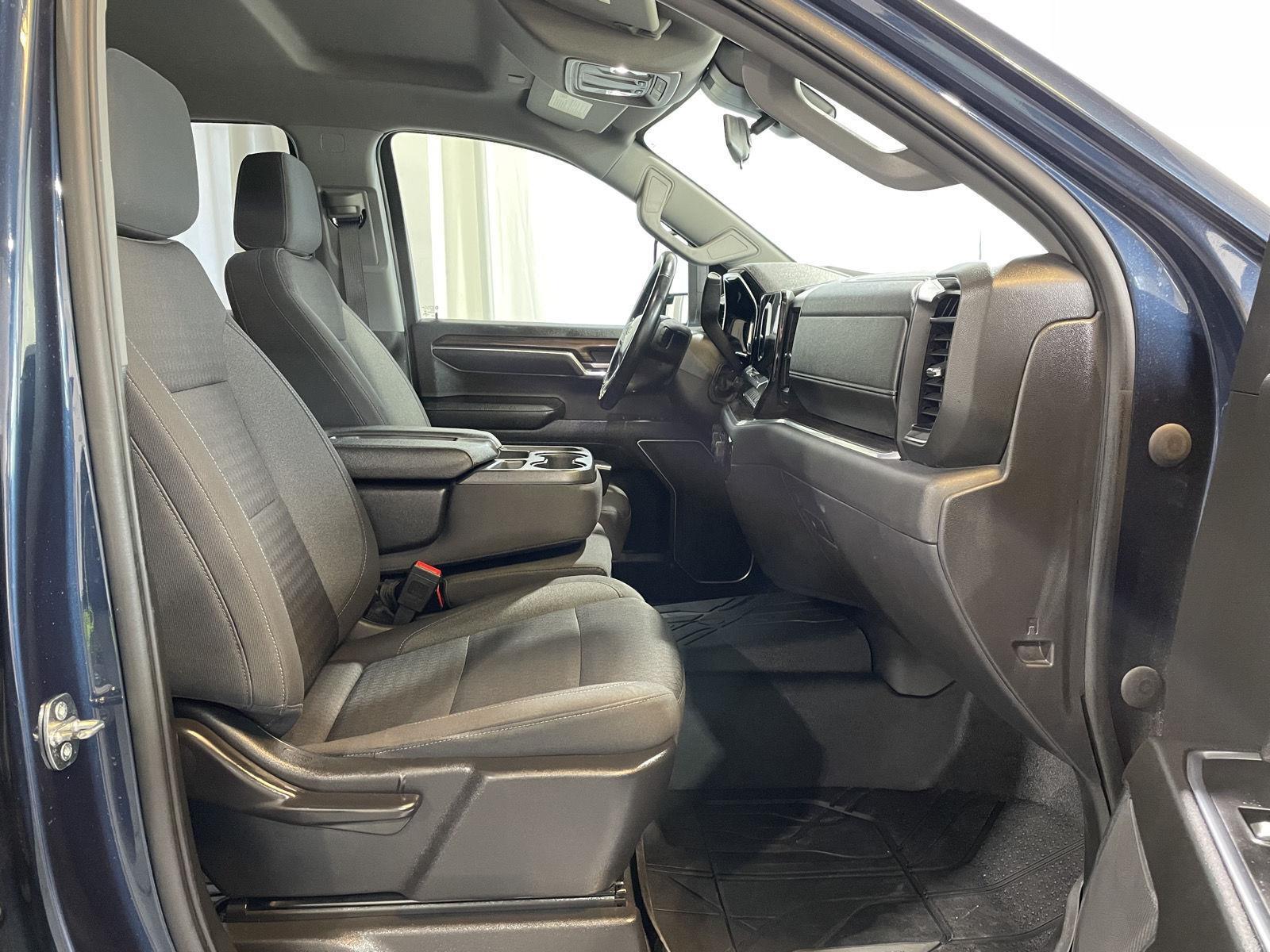 Vehicle photo 24