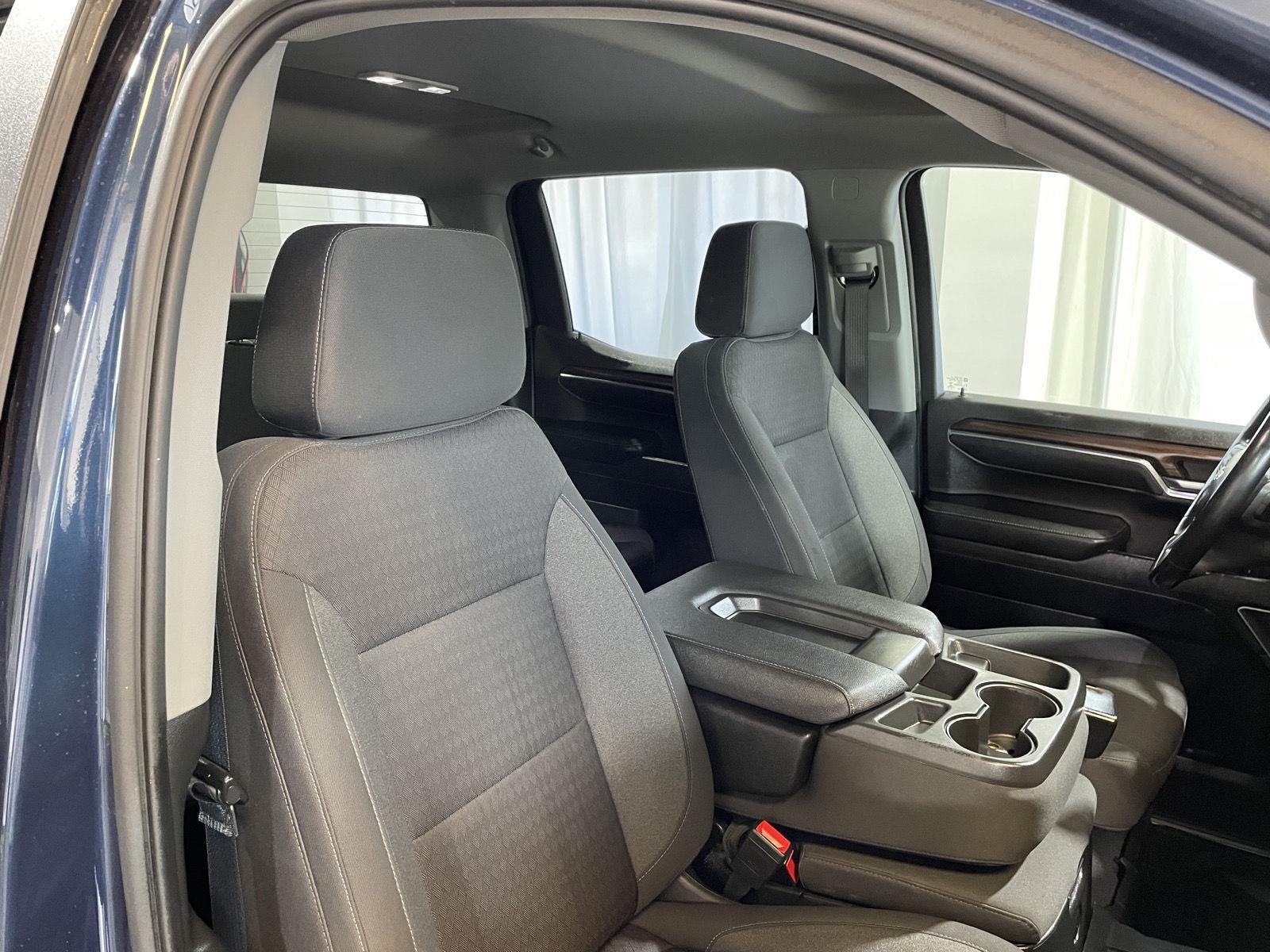 Vehicle photo 25
