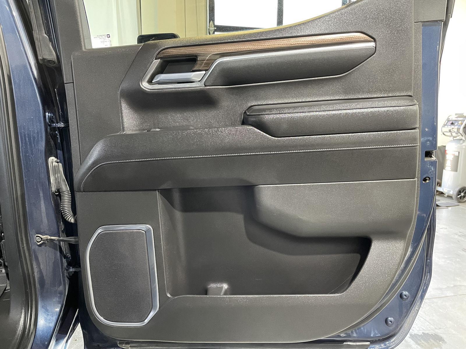 Vehicle photo 26