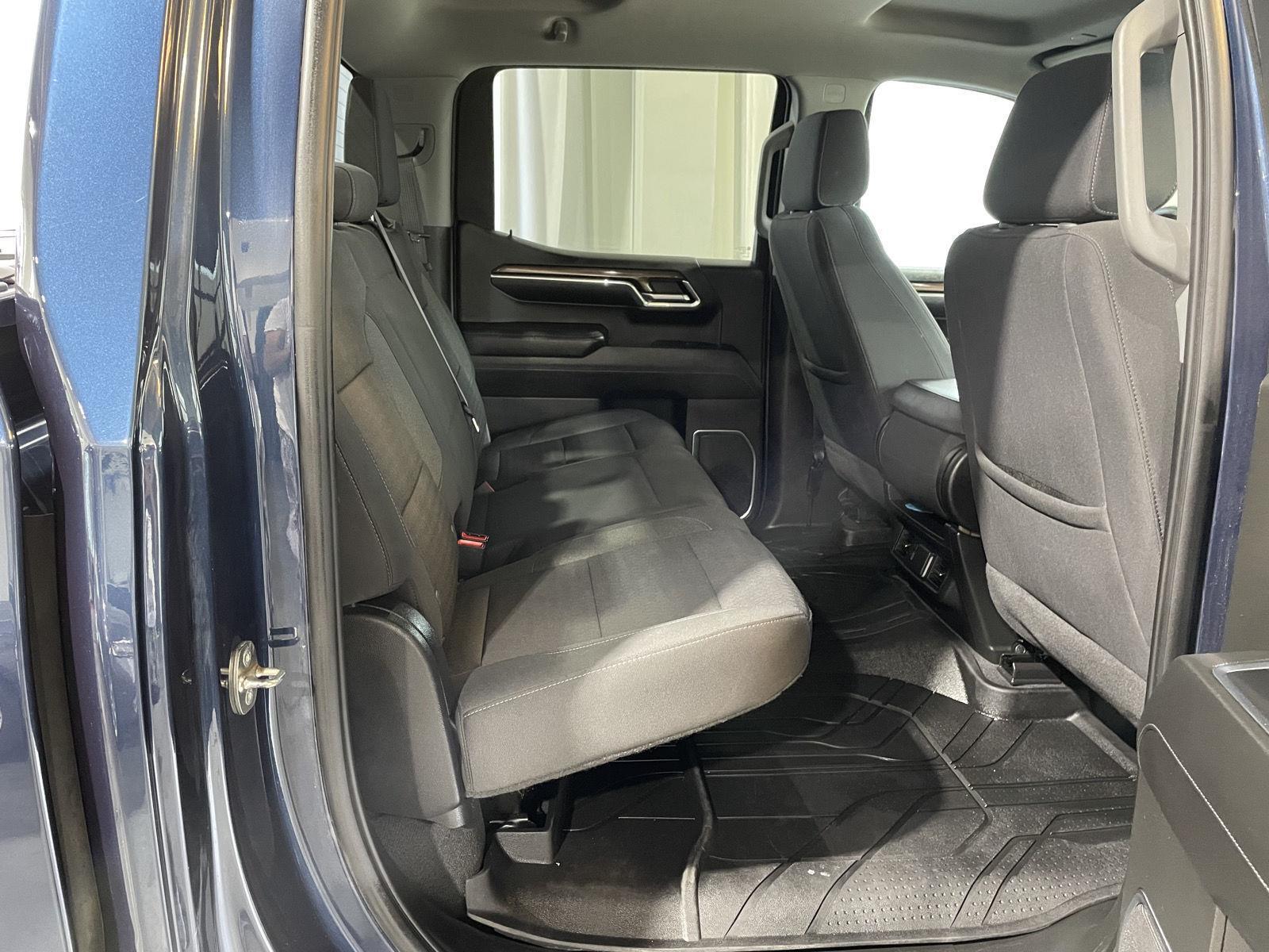 Vehicle photo 27