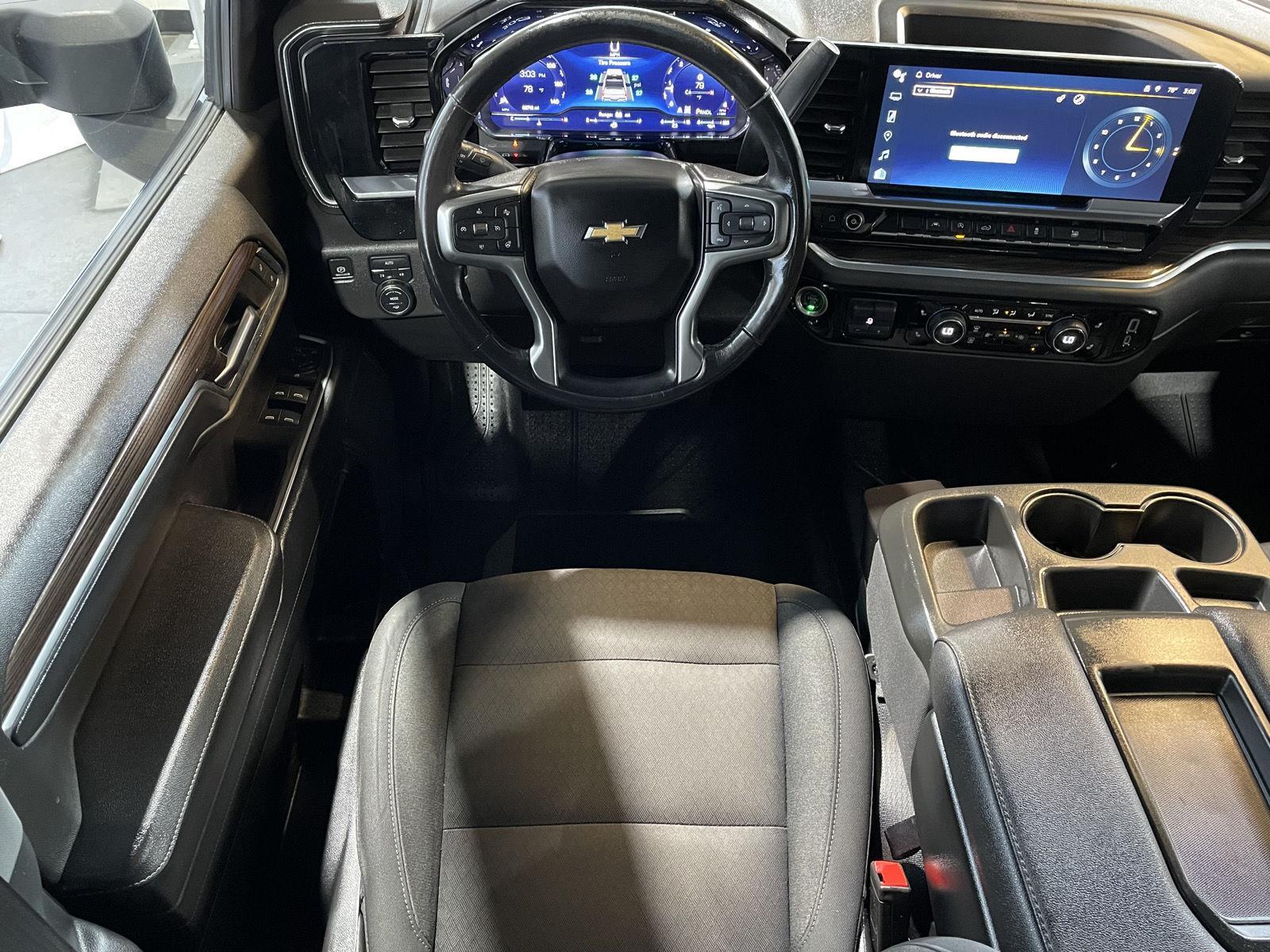 Vehicle photo 28