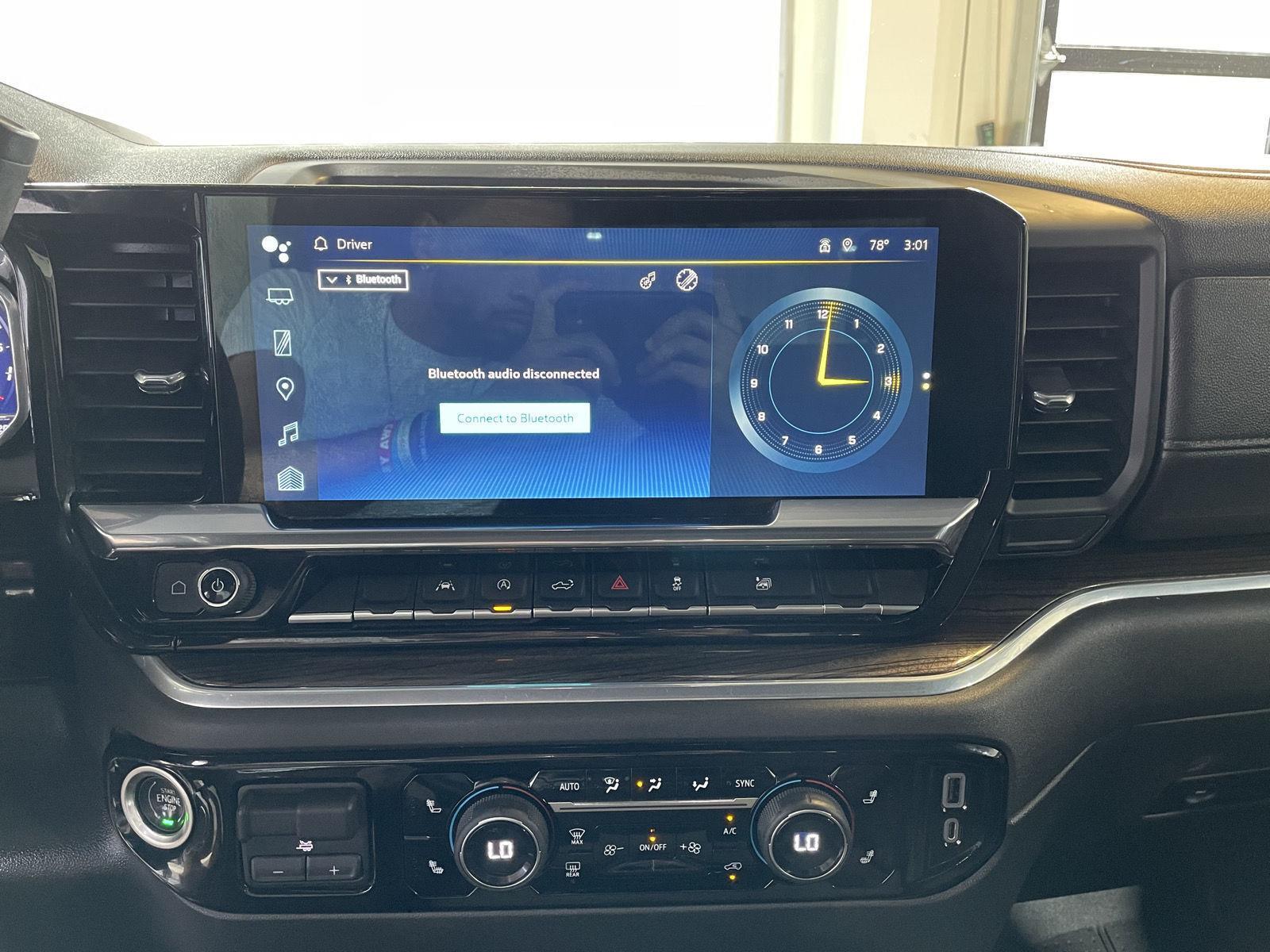 Vehicle photo 30