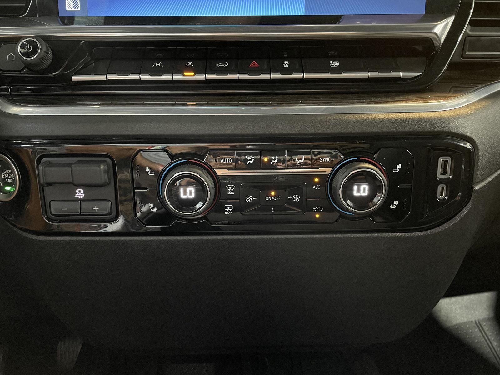 Vehicle photo 31