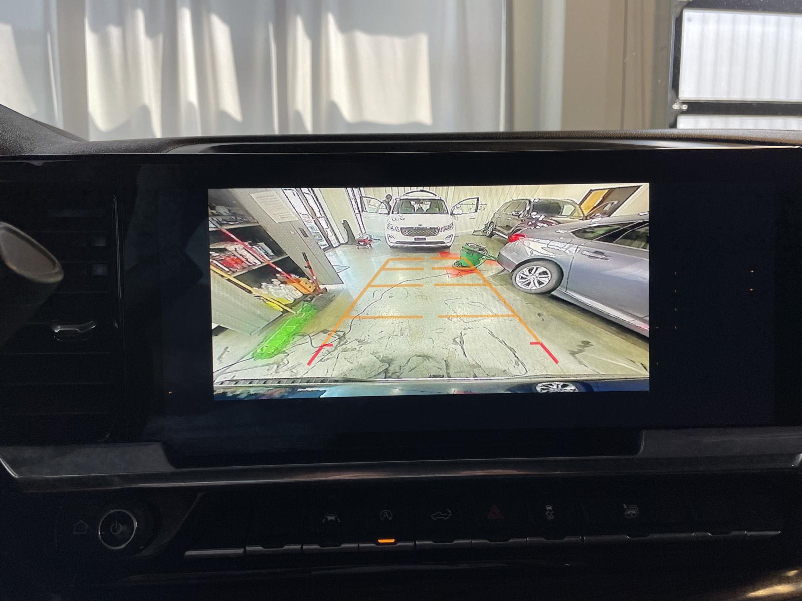 Vehicle photo 34