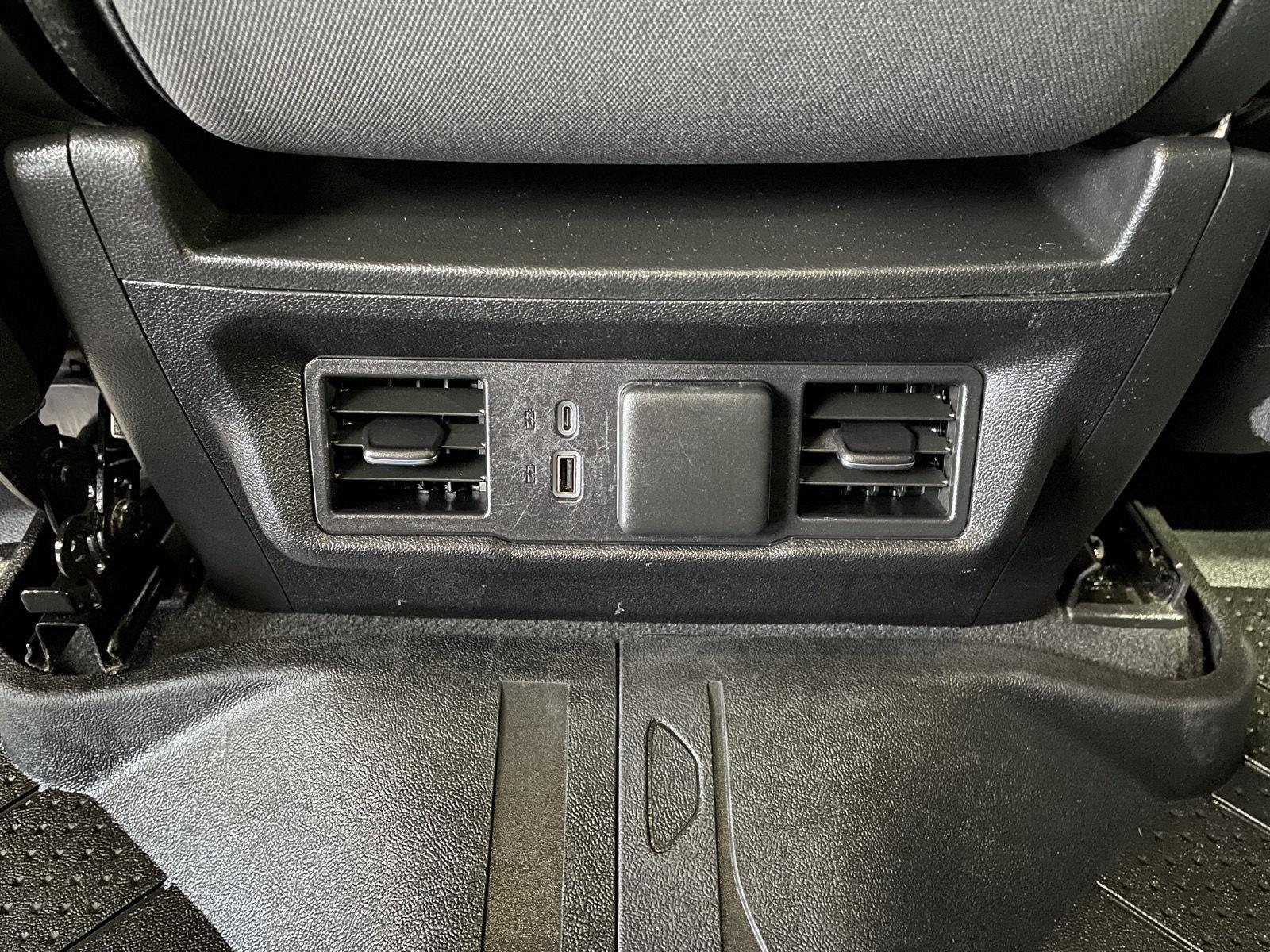 Vehicle photo 35