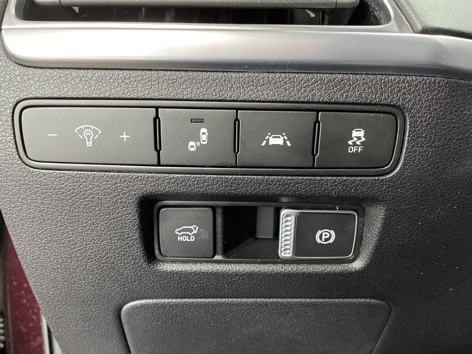 Vehicle photo 14