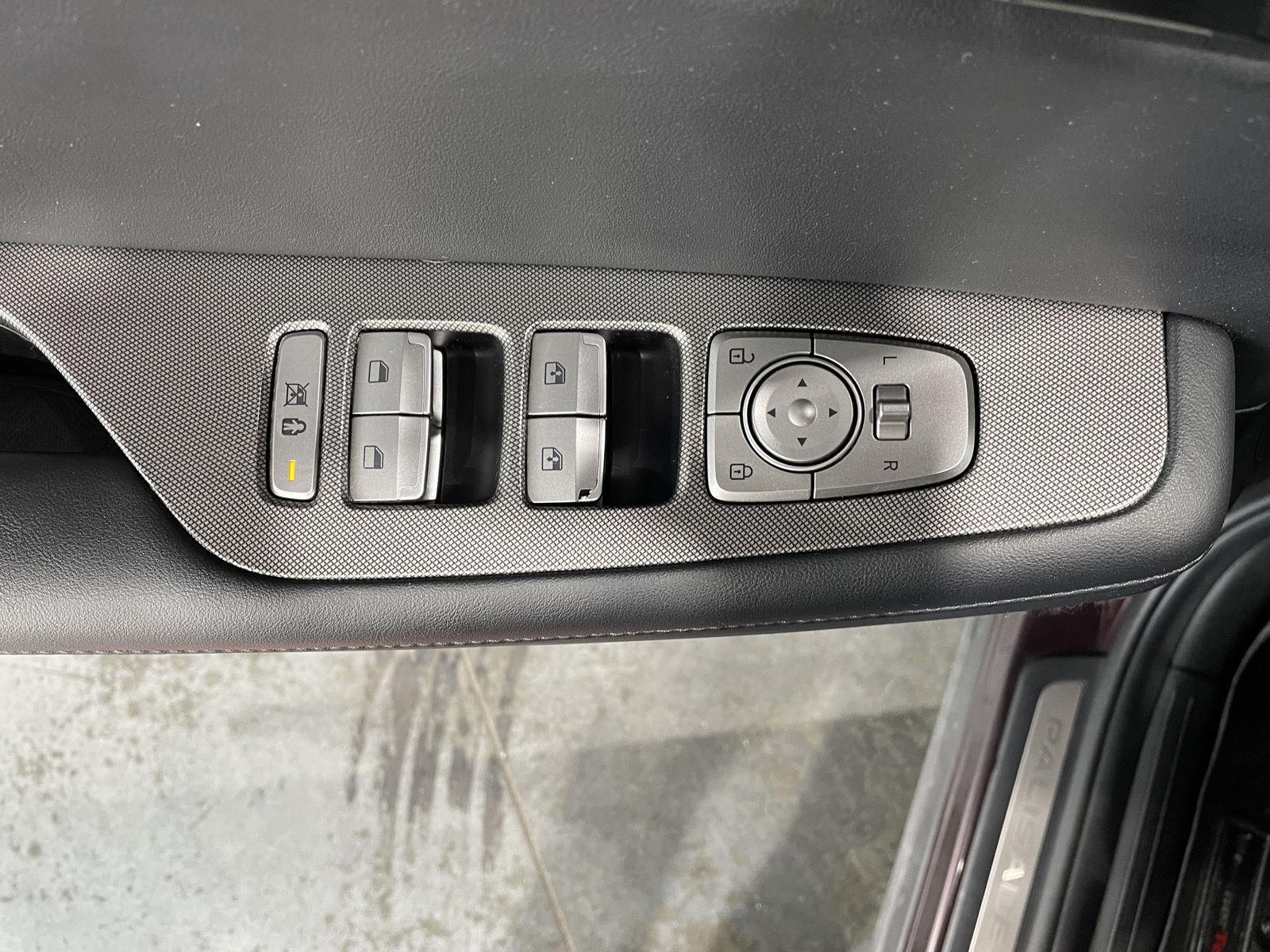Vehicle photo 16