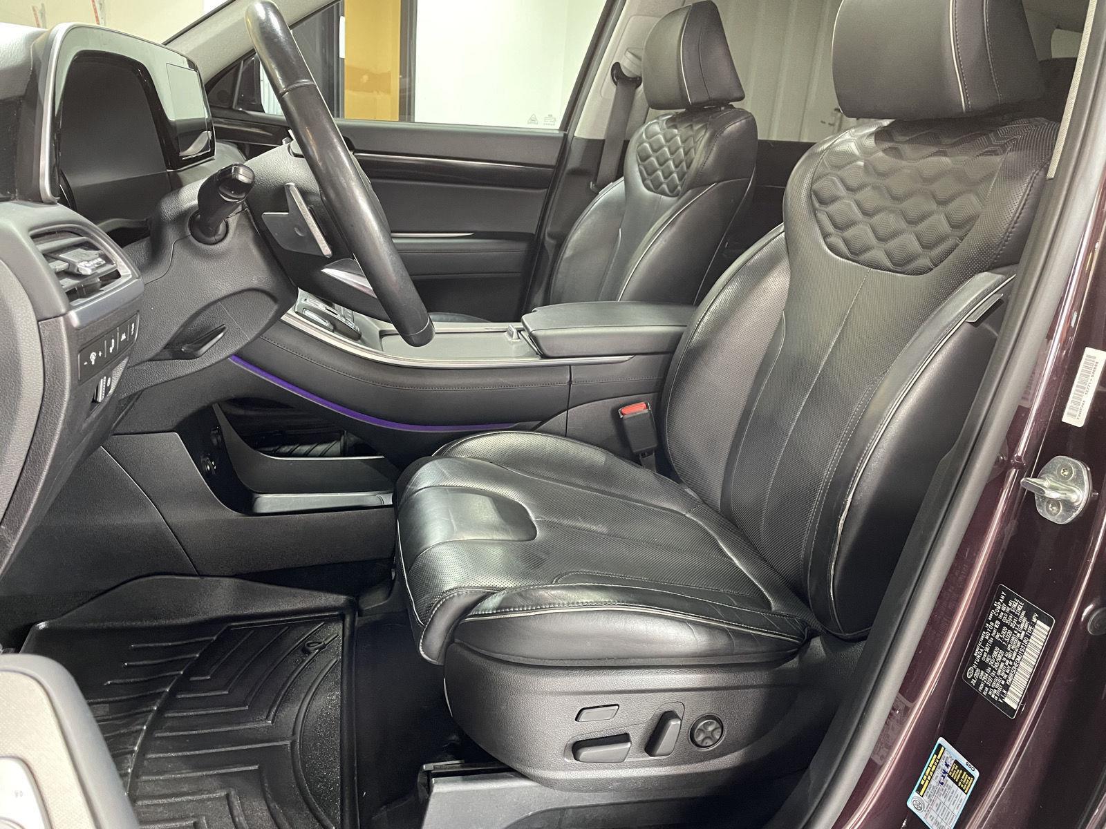 Vehicle photo 17
