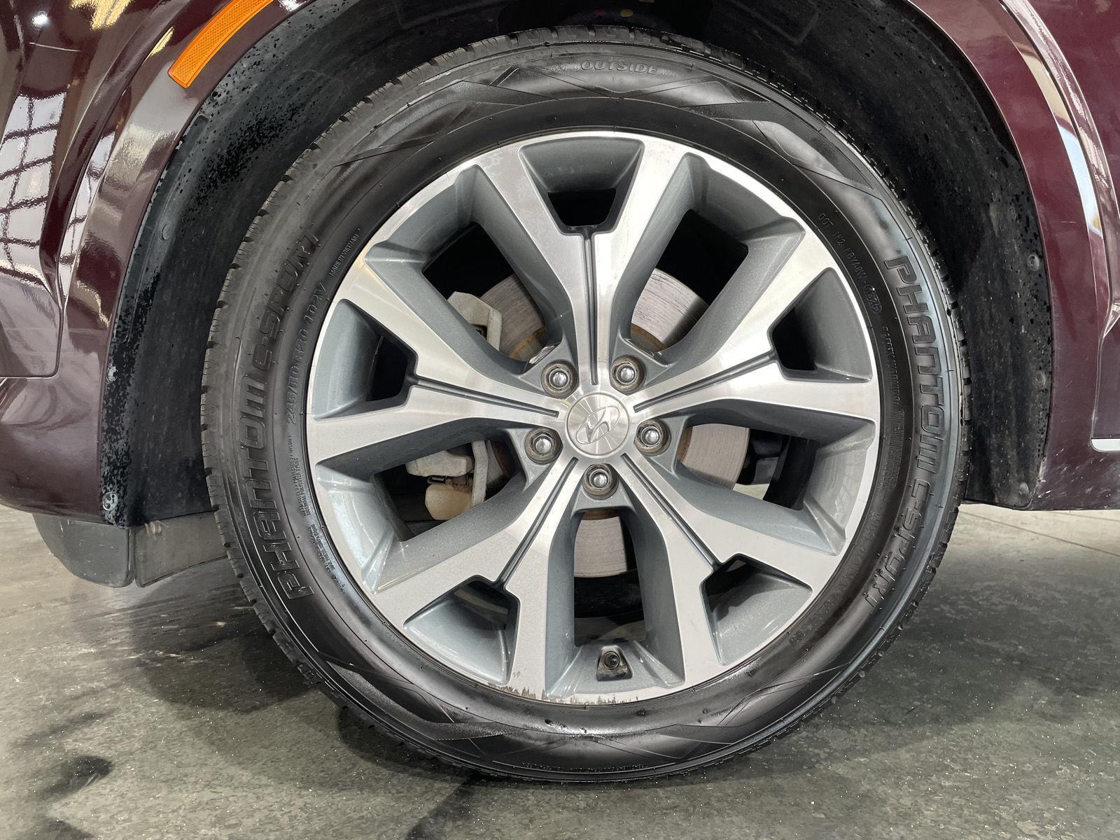 Vehicle photo 19