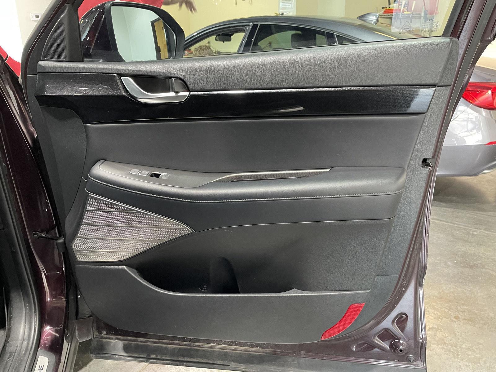 Vehicle photo 23