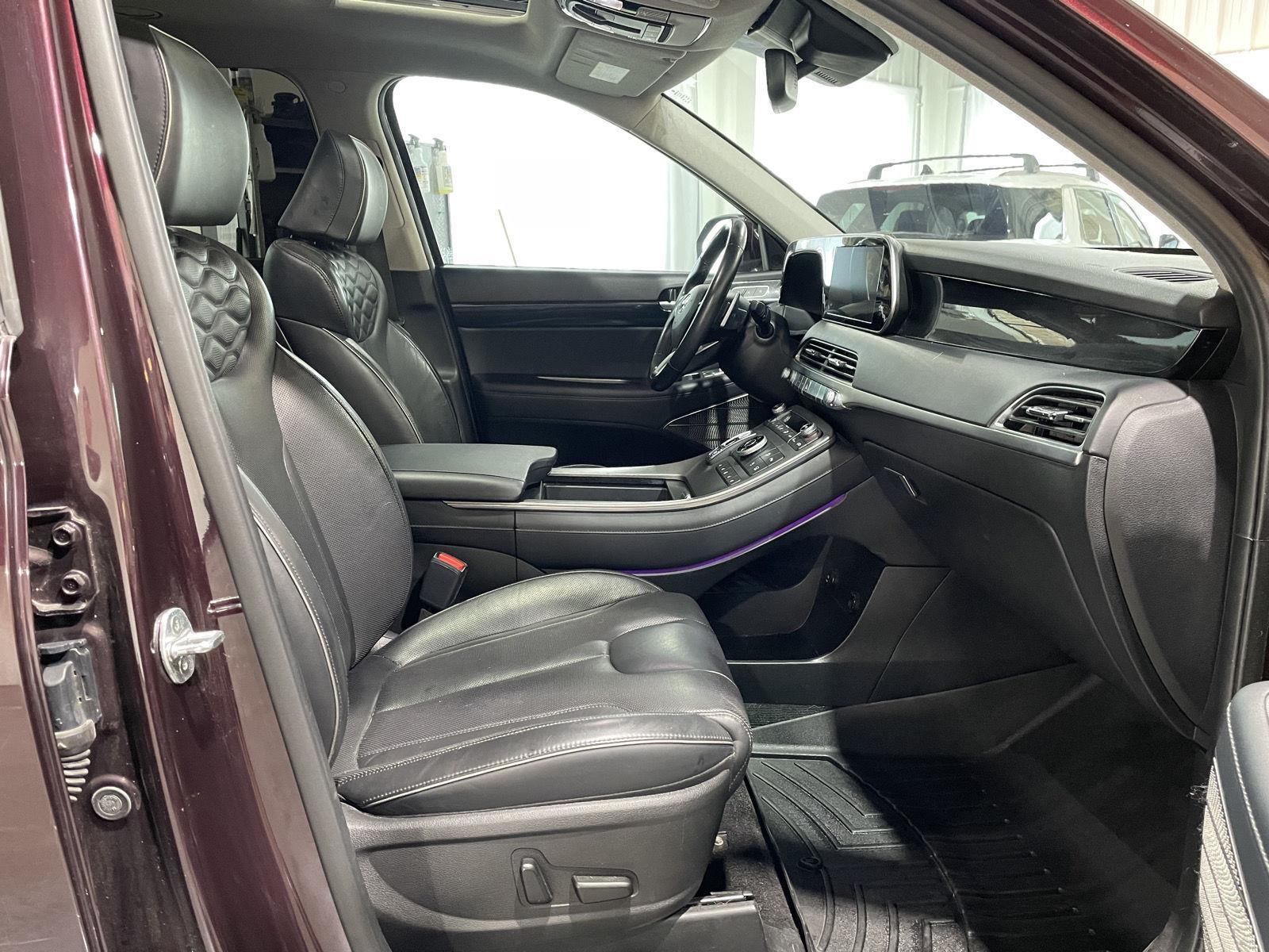 Vehicle photo 24