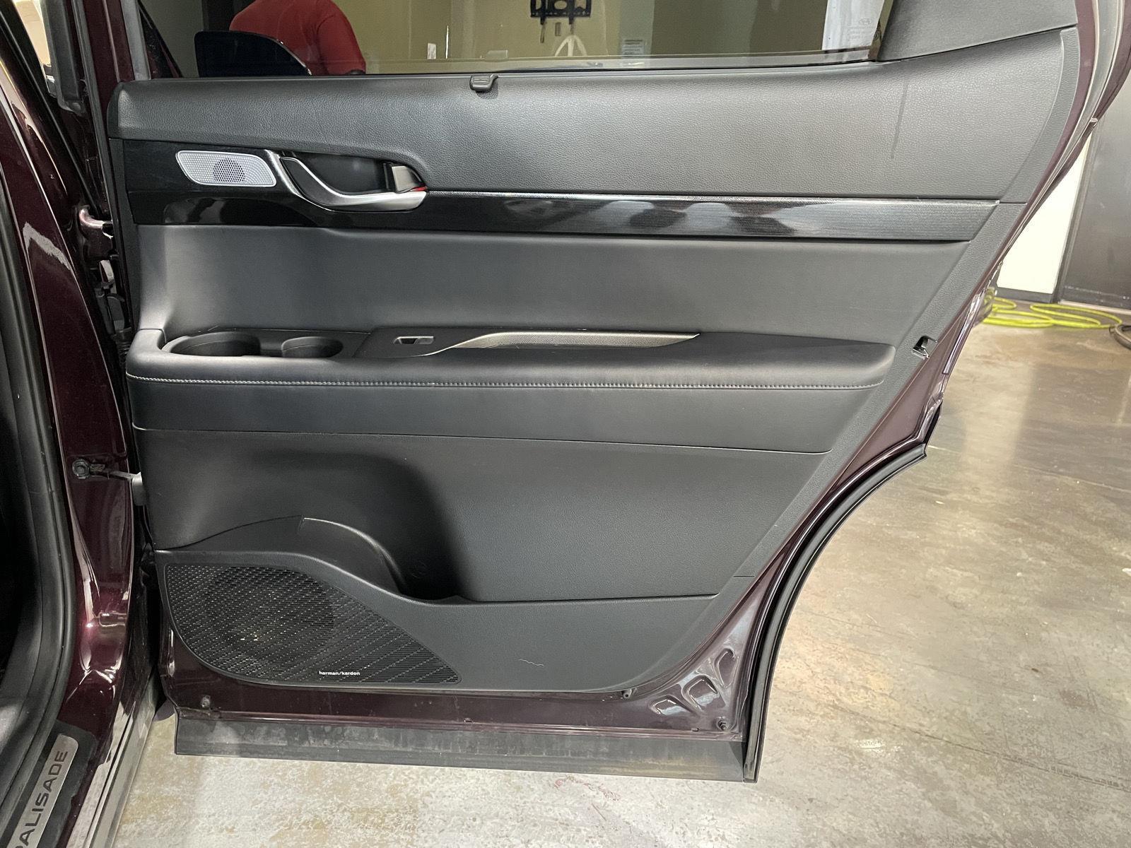 Vehicle photo 26