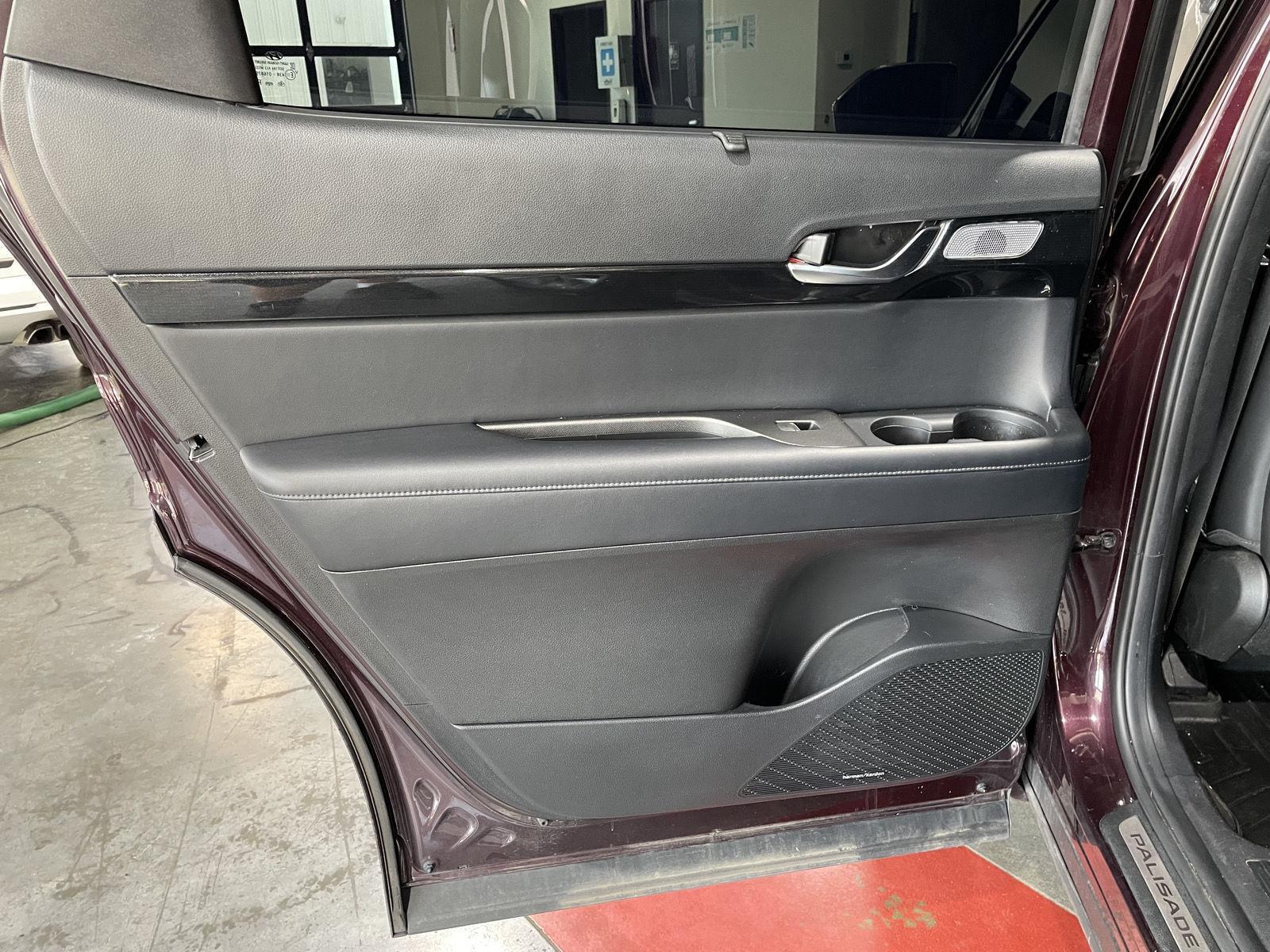 Vehicle photo 29