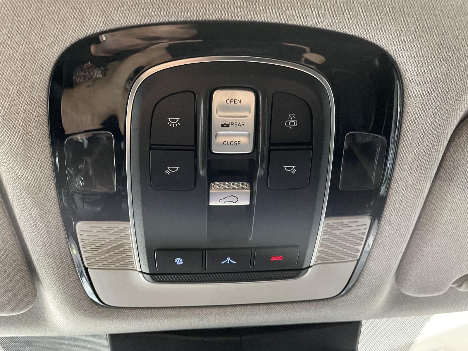 Vehicle photo 32