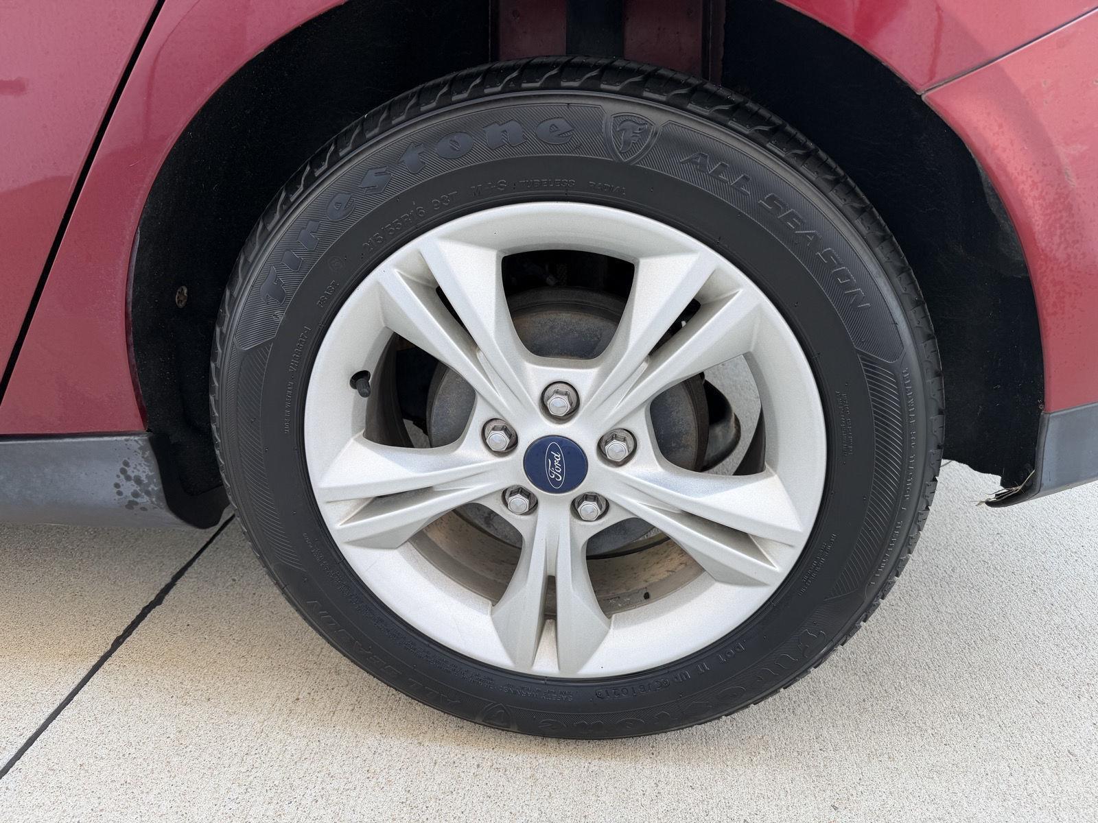 Vehicle photo 9