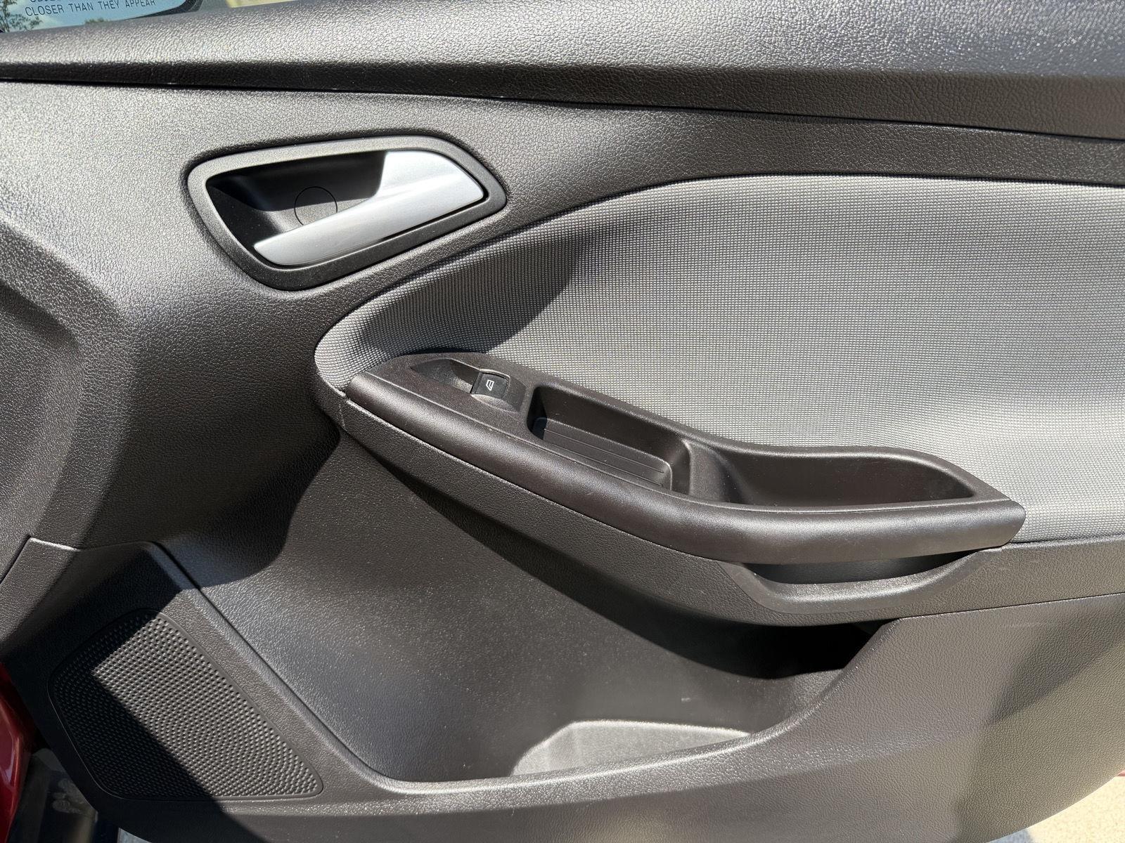 Vehicle photo 11