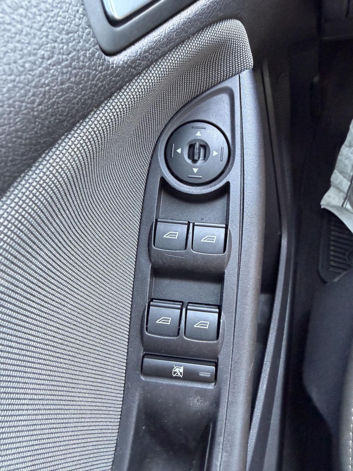 Vehicle photo 15