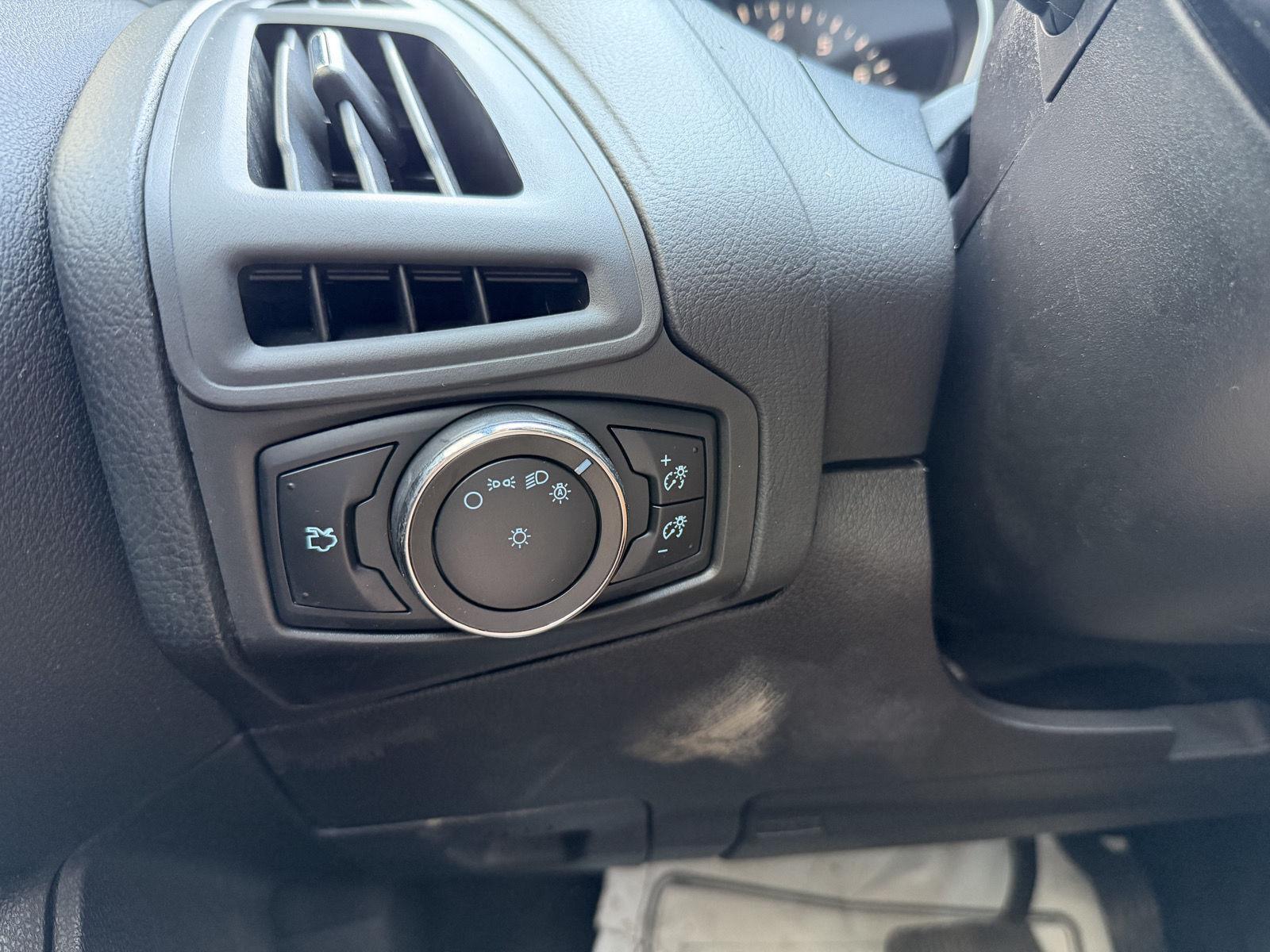 Vehicle photo 24