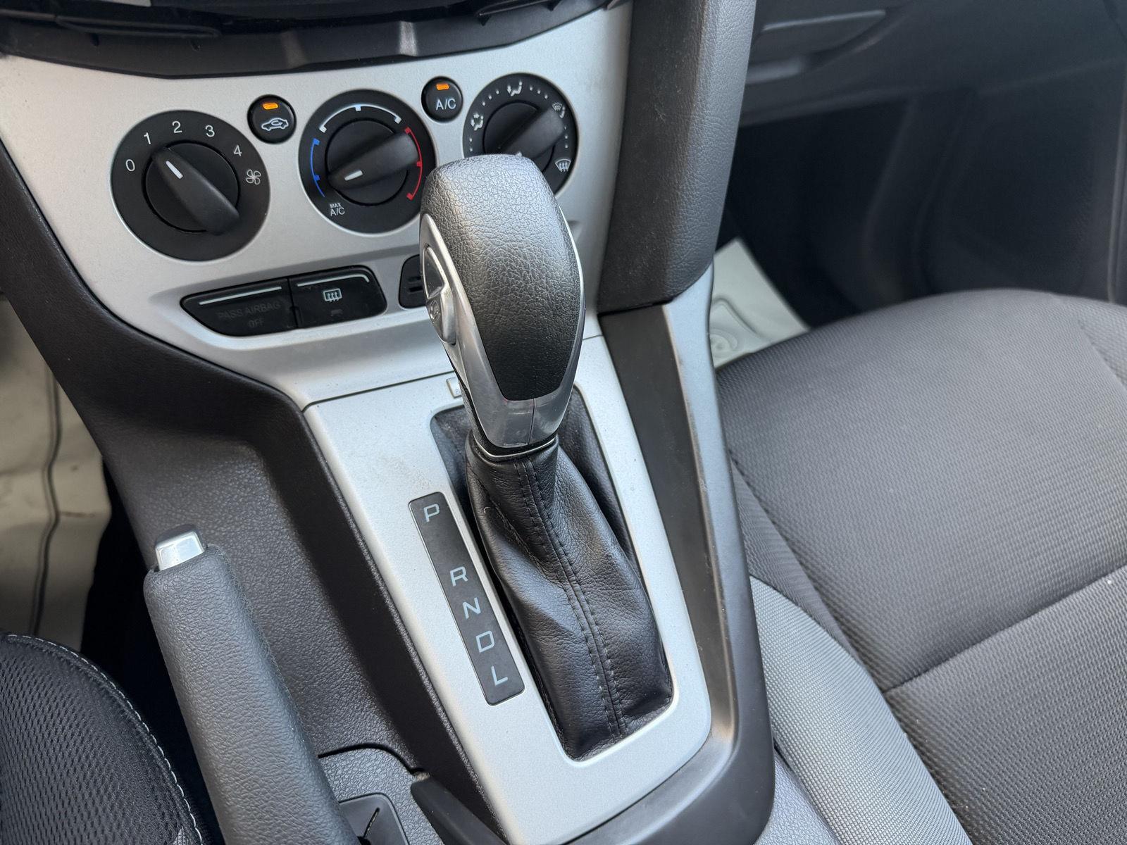 Vehicle photo 27