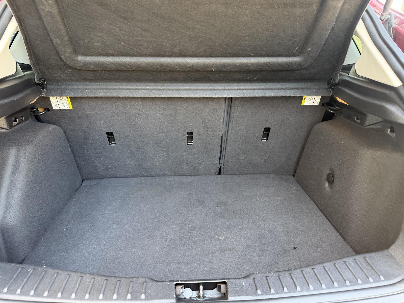 Vehicle photo 33