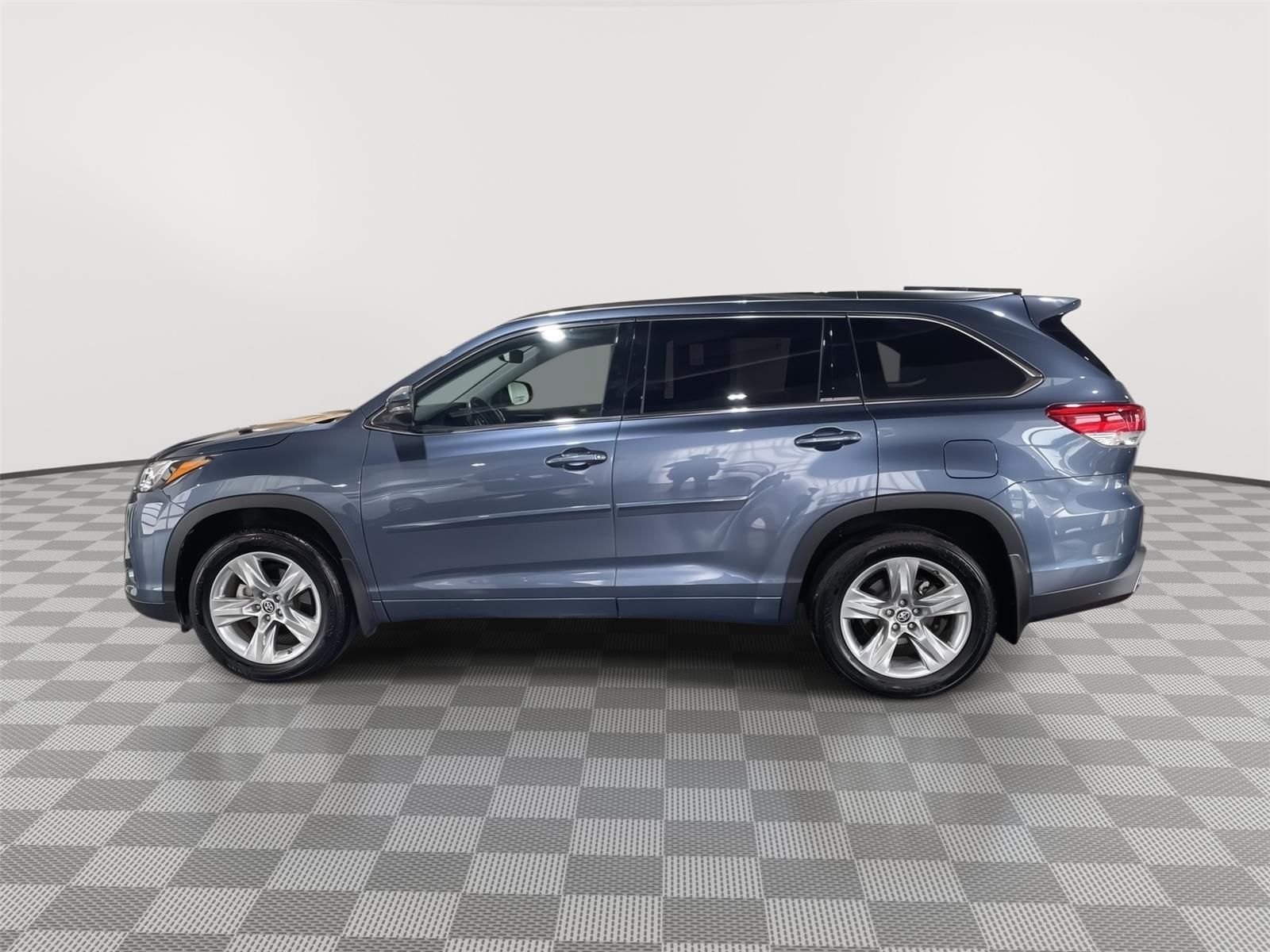 Vehicle photo 2