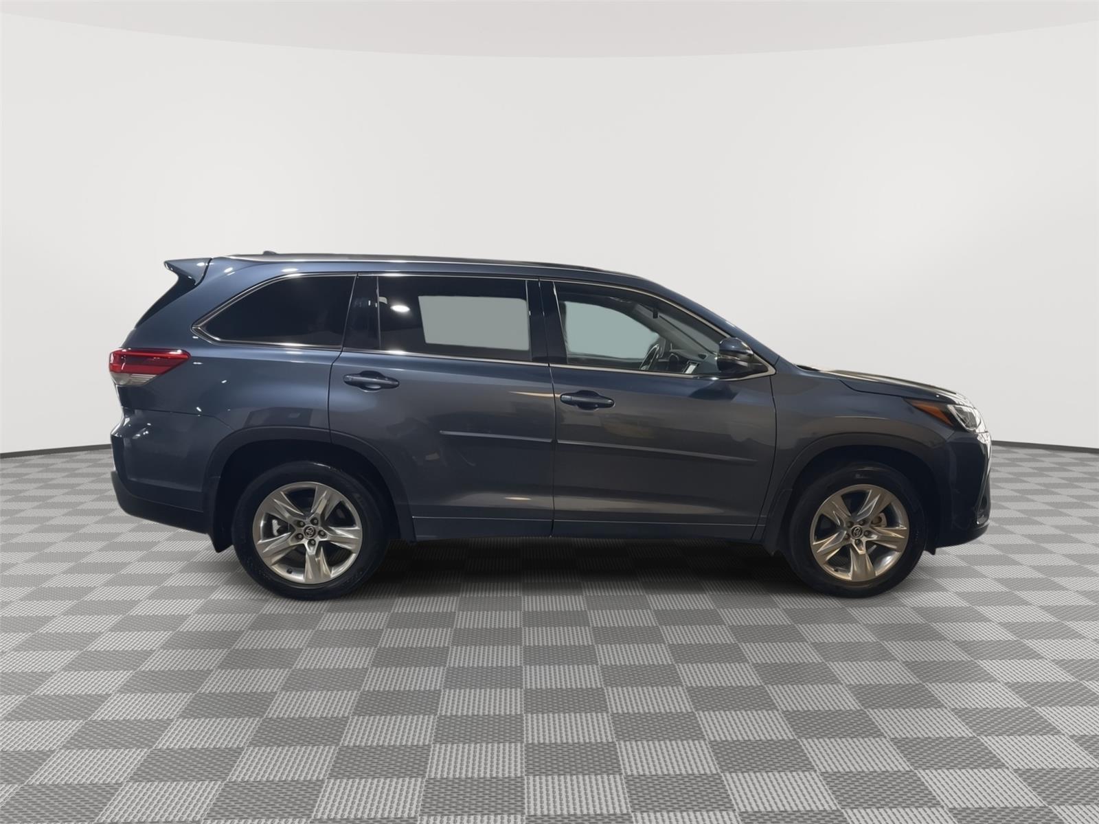 Vehicle photo 6